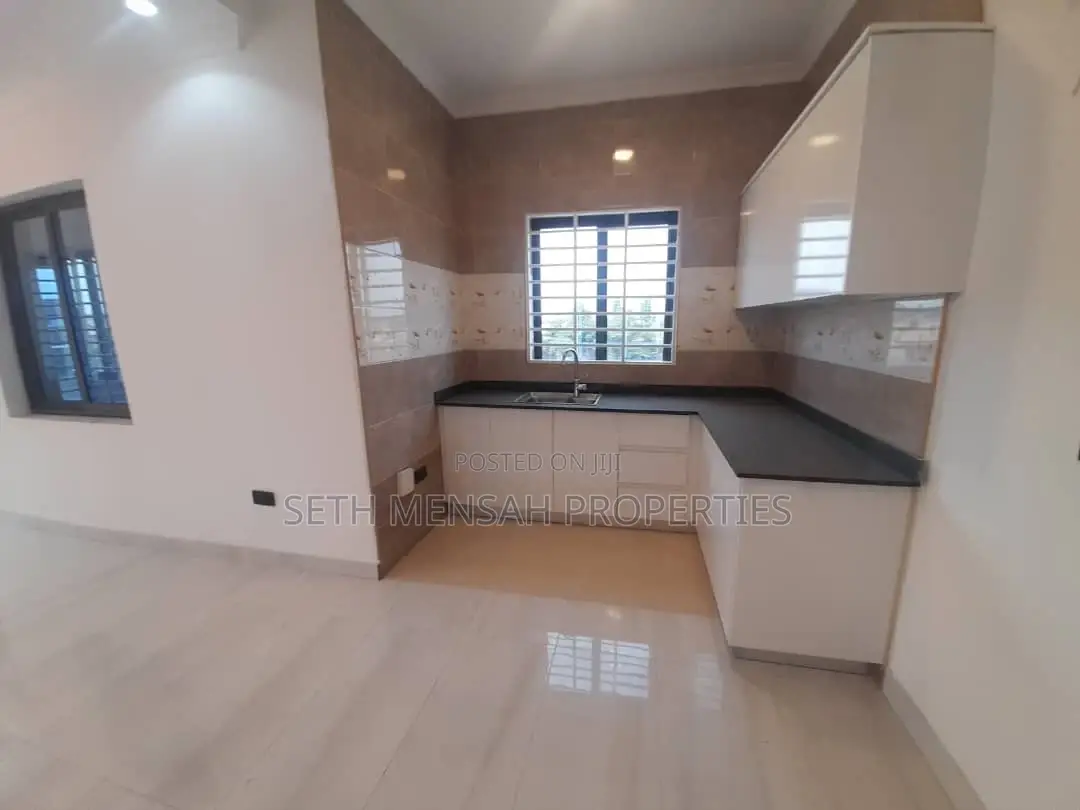 4bdrm Mansion in Spintex for sale