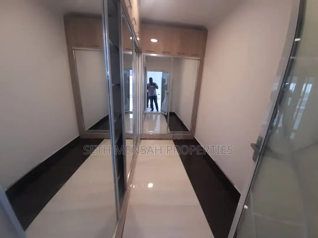 4bdrm Mansion in Spintex for sale