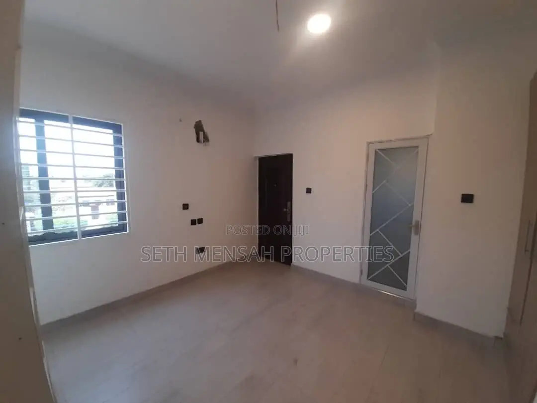 4bdrm Mansion in Spintex for sale