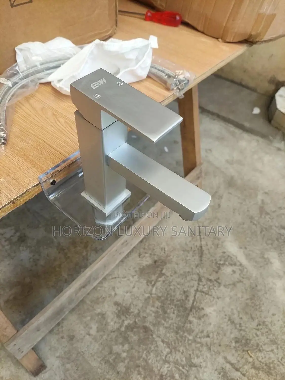 Square Basin Tap Single Handle Hot and Cold Faucet Mixer