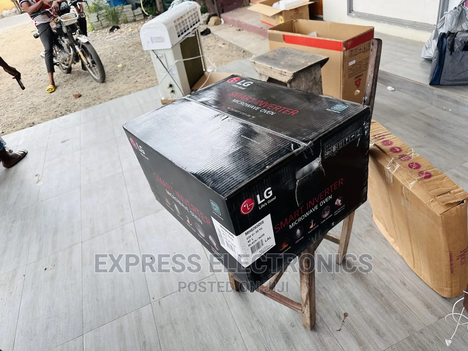 High Quality Sleek 25L Microwave MH6535GISW Lg