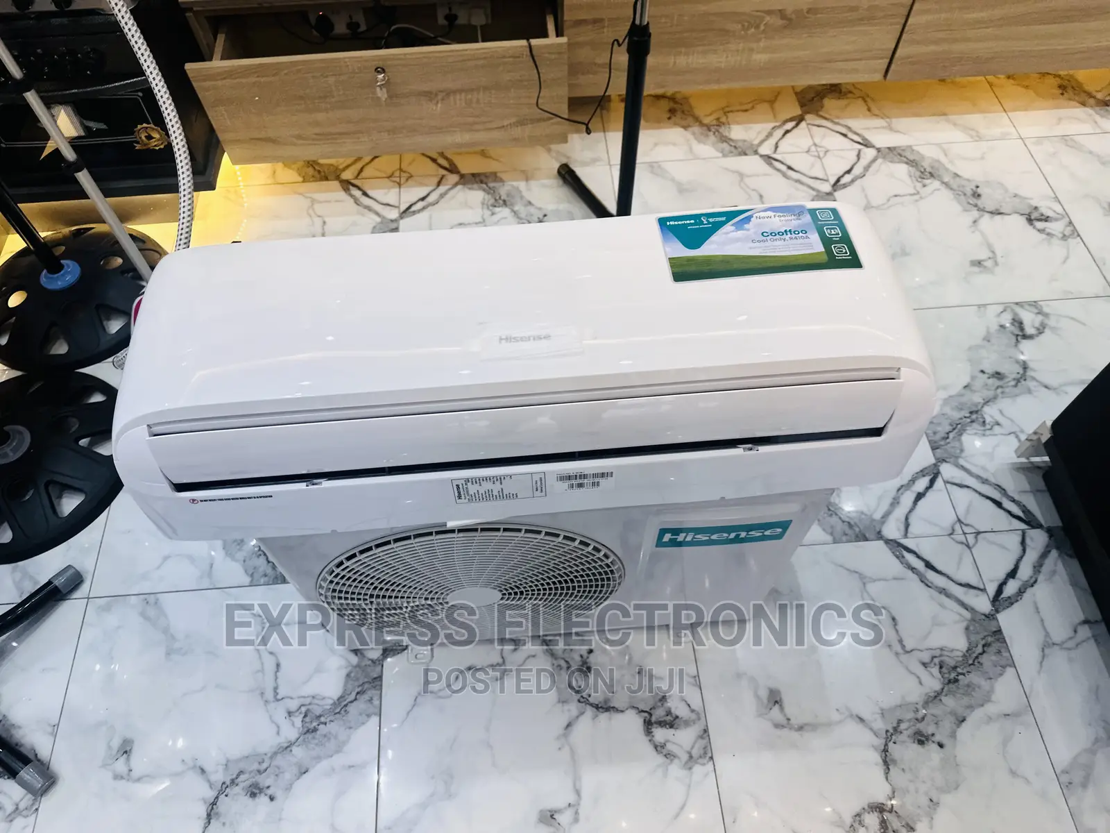 Air Swings Split R410 Gas 1.5hp Hisense AC White