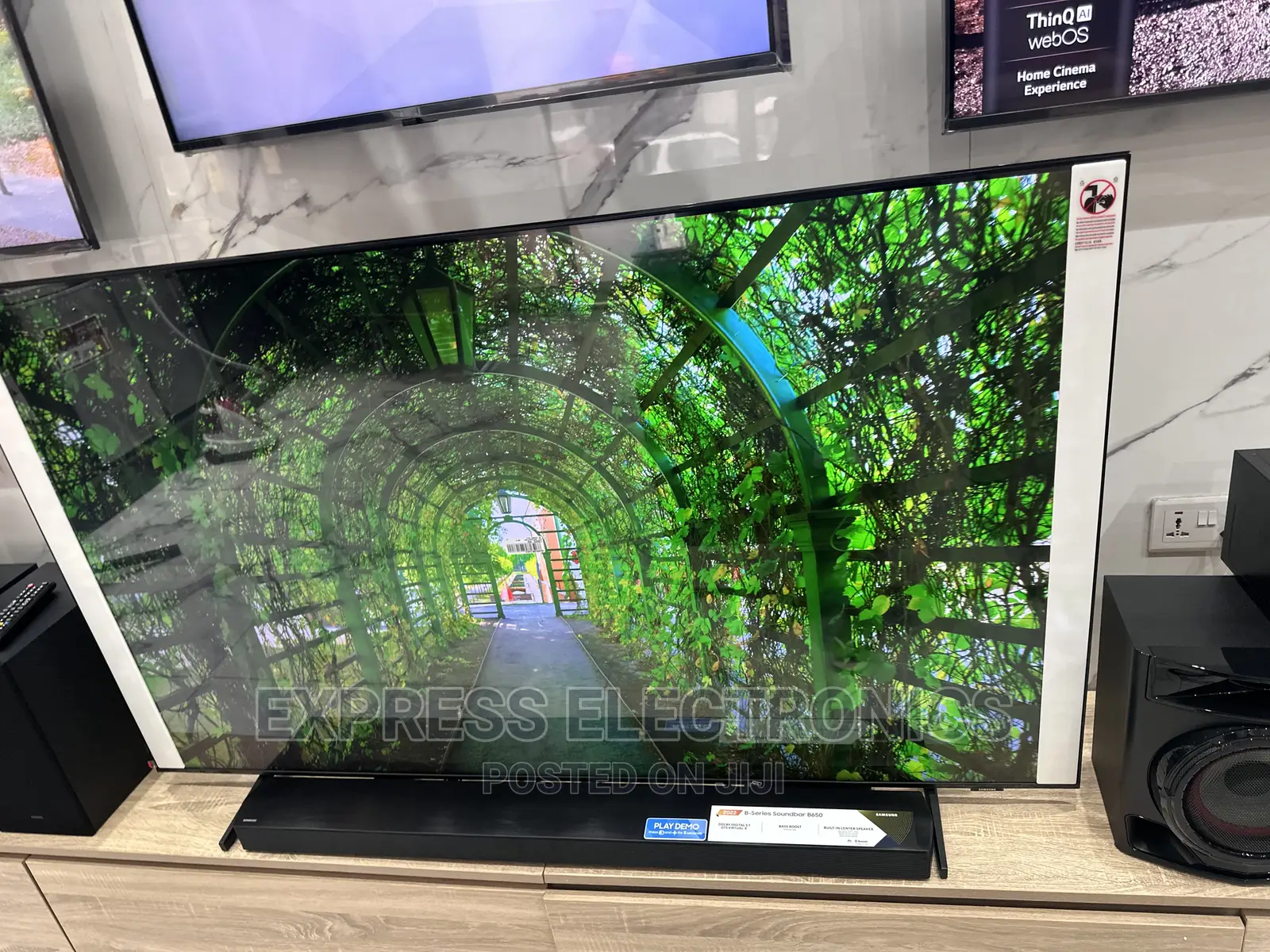 Samsung UHD 2023 Model Screen  75”Cu8002 Tv 