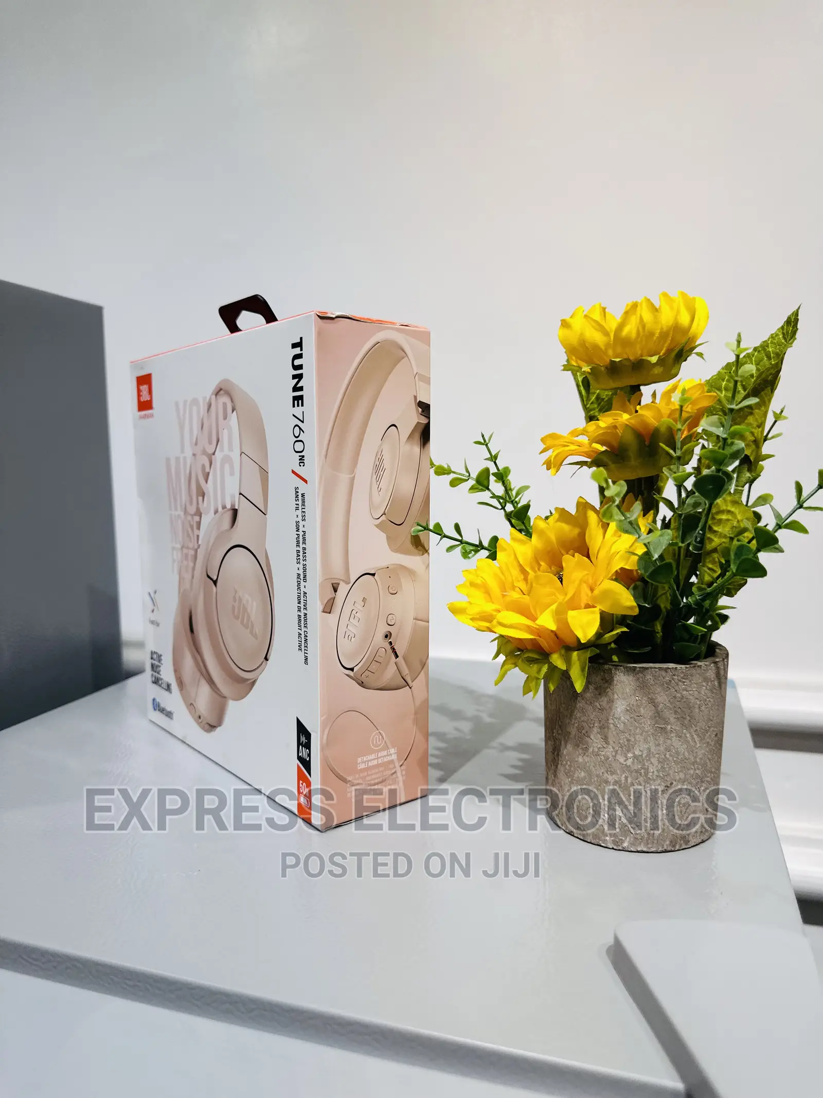 Lovely  Sleek JBL Tune 760 Headphones
