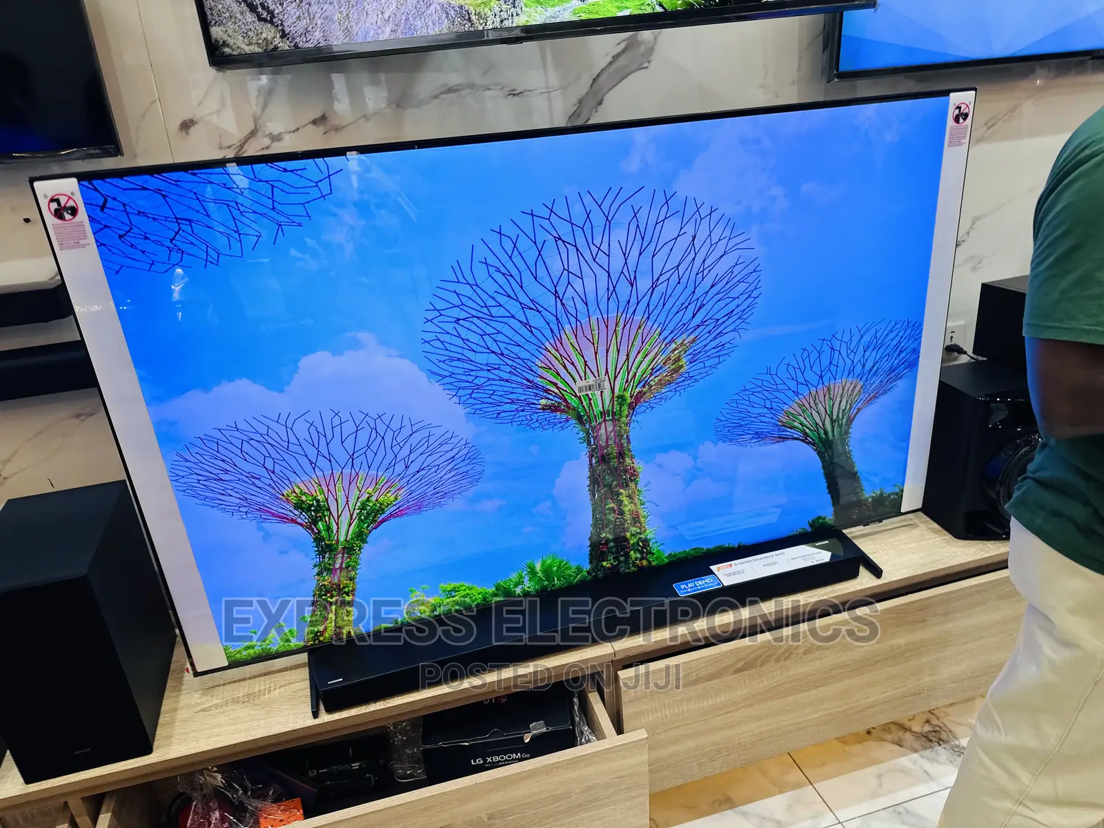 UHD With Triluminos Smart Samsung 55”Au7000 Tv
