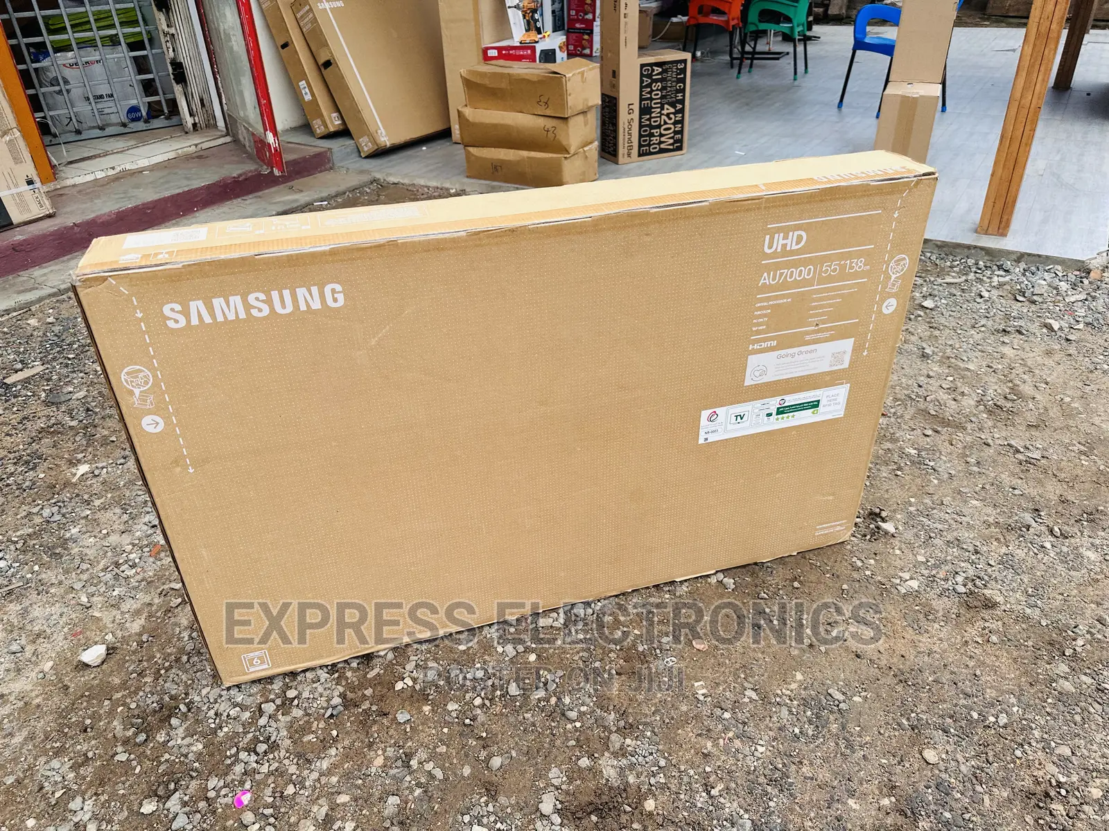 UHD With Triluminos Smart Samsung 55”Au7000 Tv