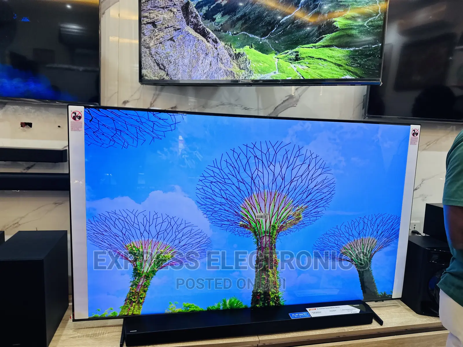 Samsung UHD Smart Glossy Screen 65”Bu8000