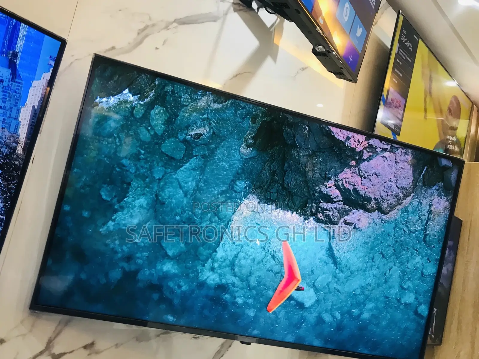 Glossy LED Samsung UHD Crystal Smart BU80 65 Inches 