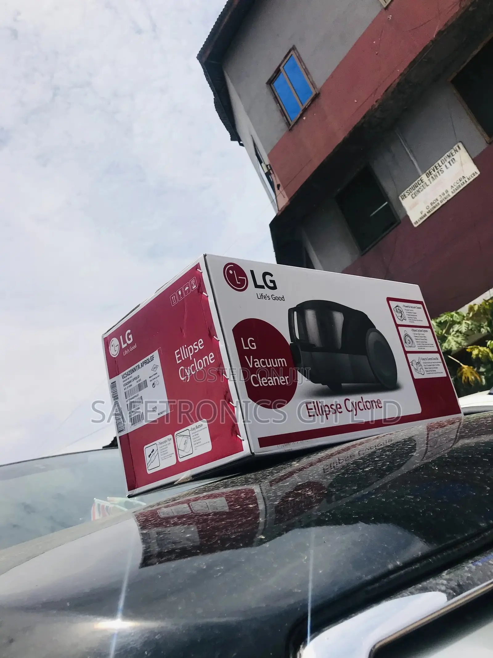 2000W Electric LG Vacuum Cleaner Red/White 