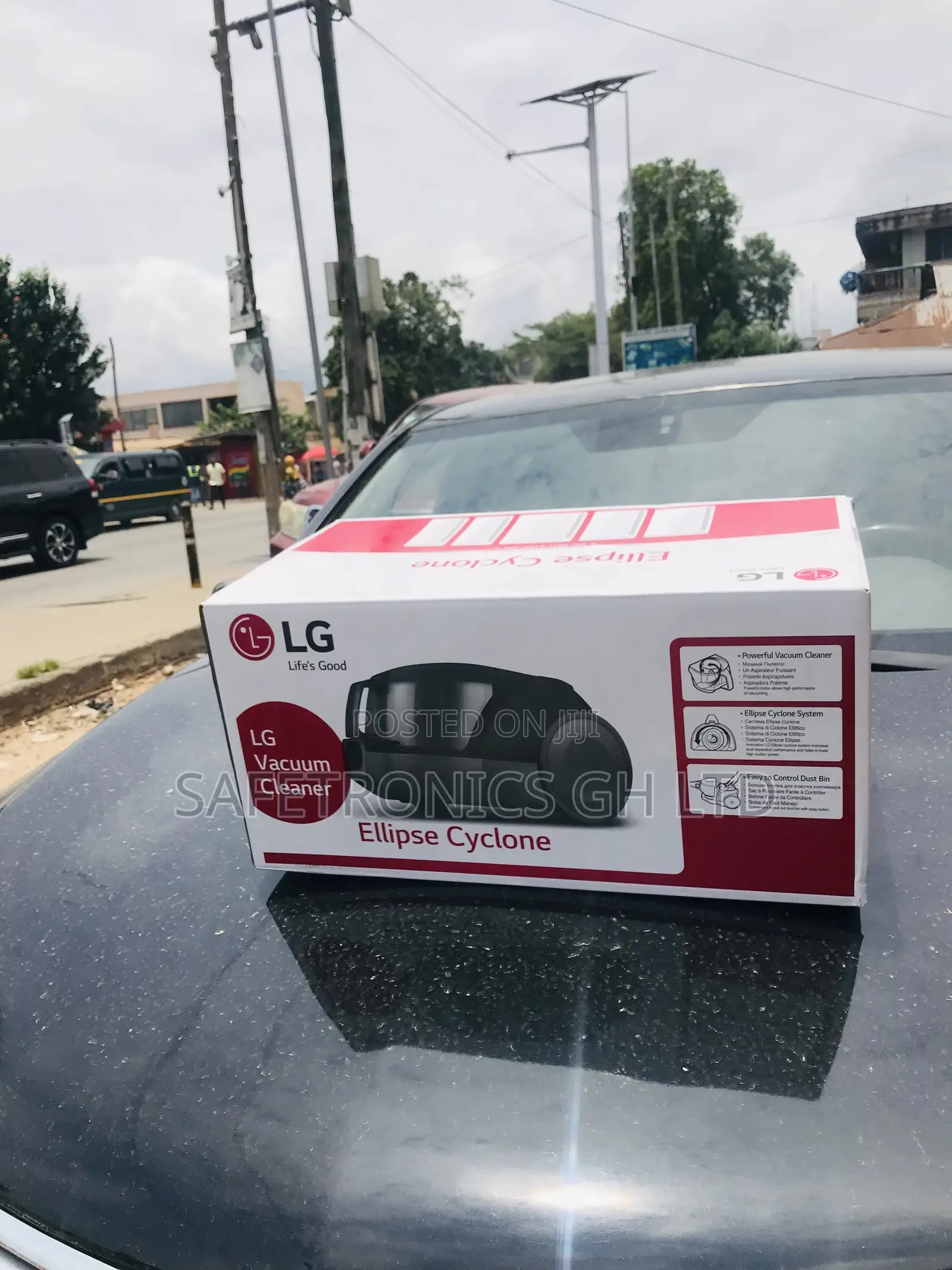Affordable Electric 2000W Lg Vacuum Cleaner White/Red