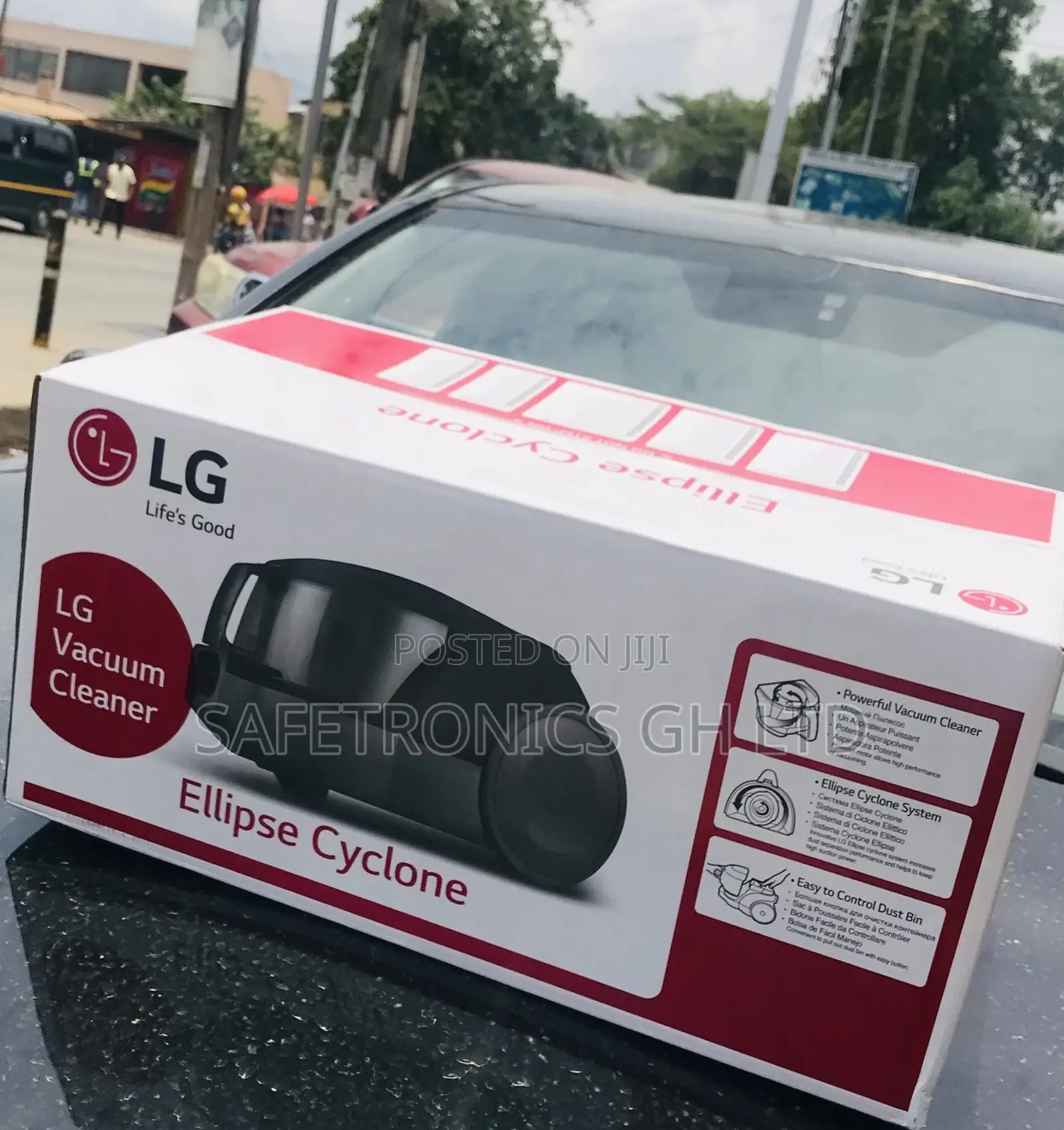 White/Red Vacuum Cleaner Lg 2000W 