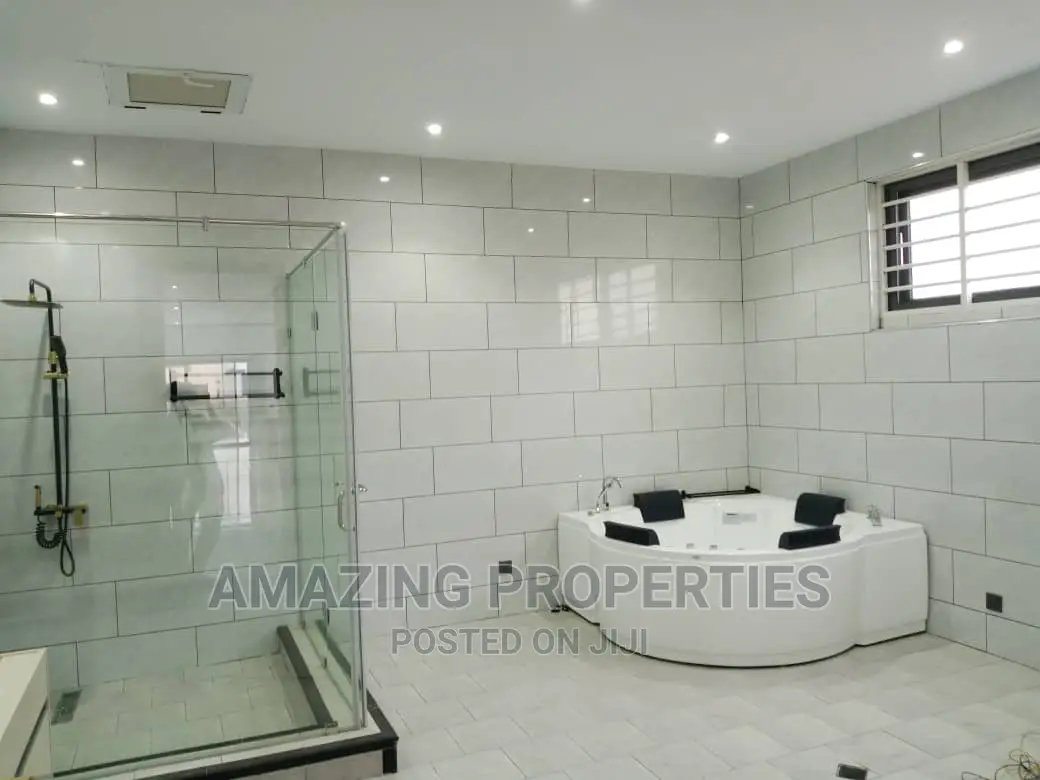 7bdrm House in East Legon for sale