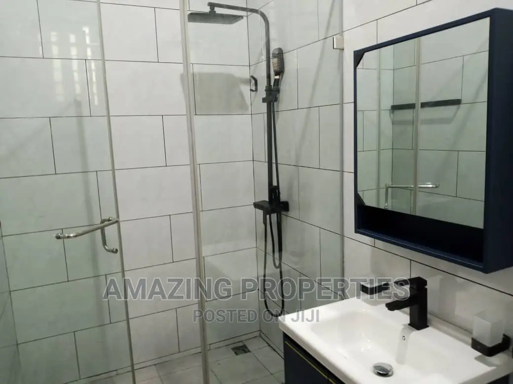 7bdrm House in East Legon for sale