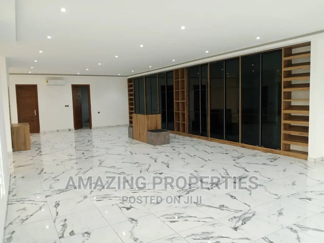 7bdrm House in East Legon for sale