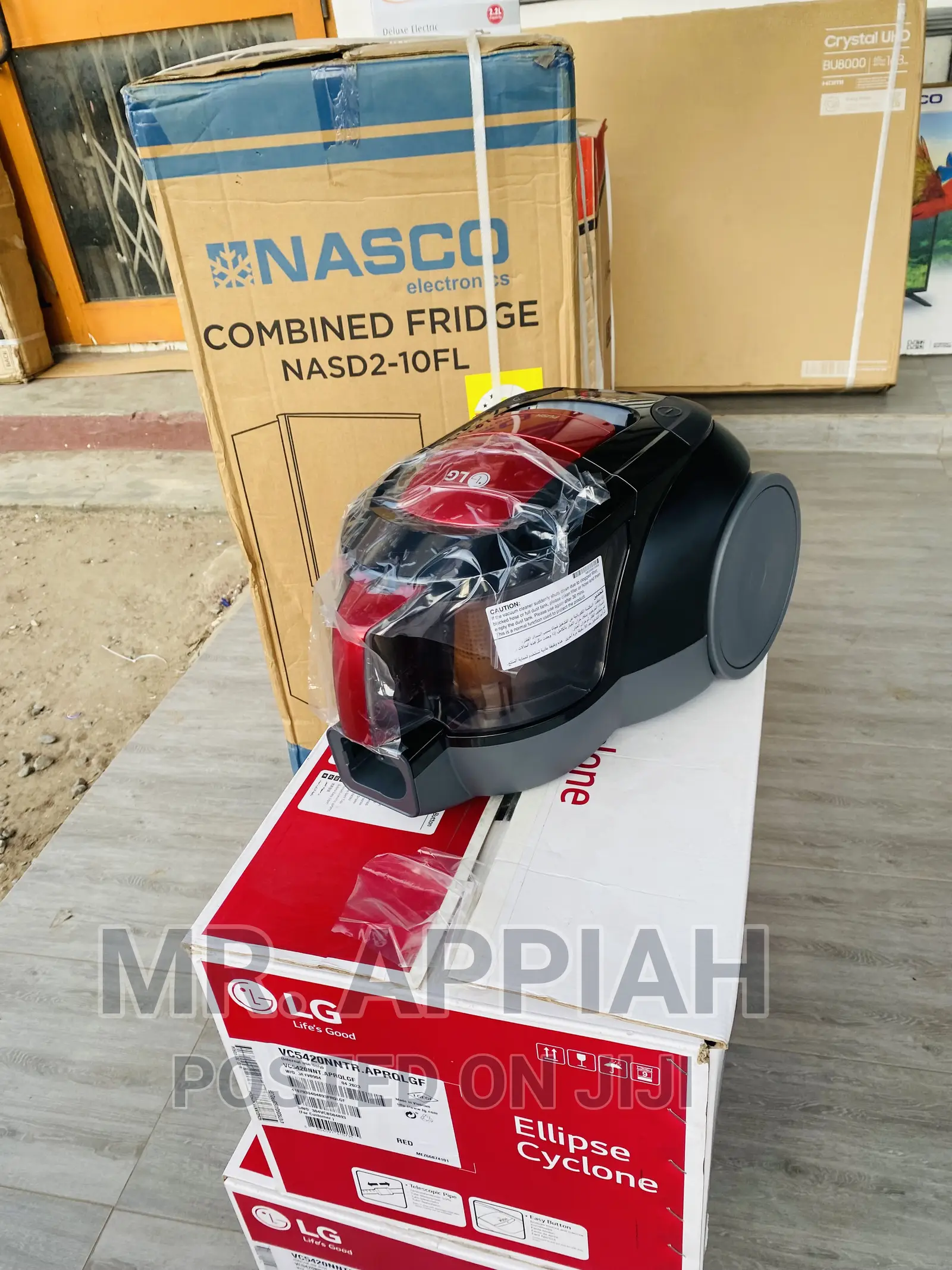 LG Vacuum Cleaner With Easy to Control Dust Bin VC5420NNTR