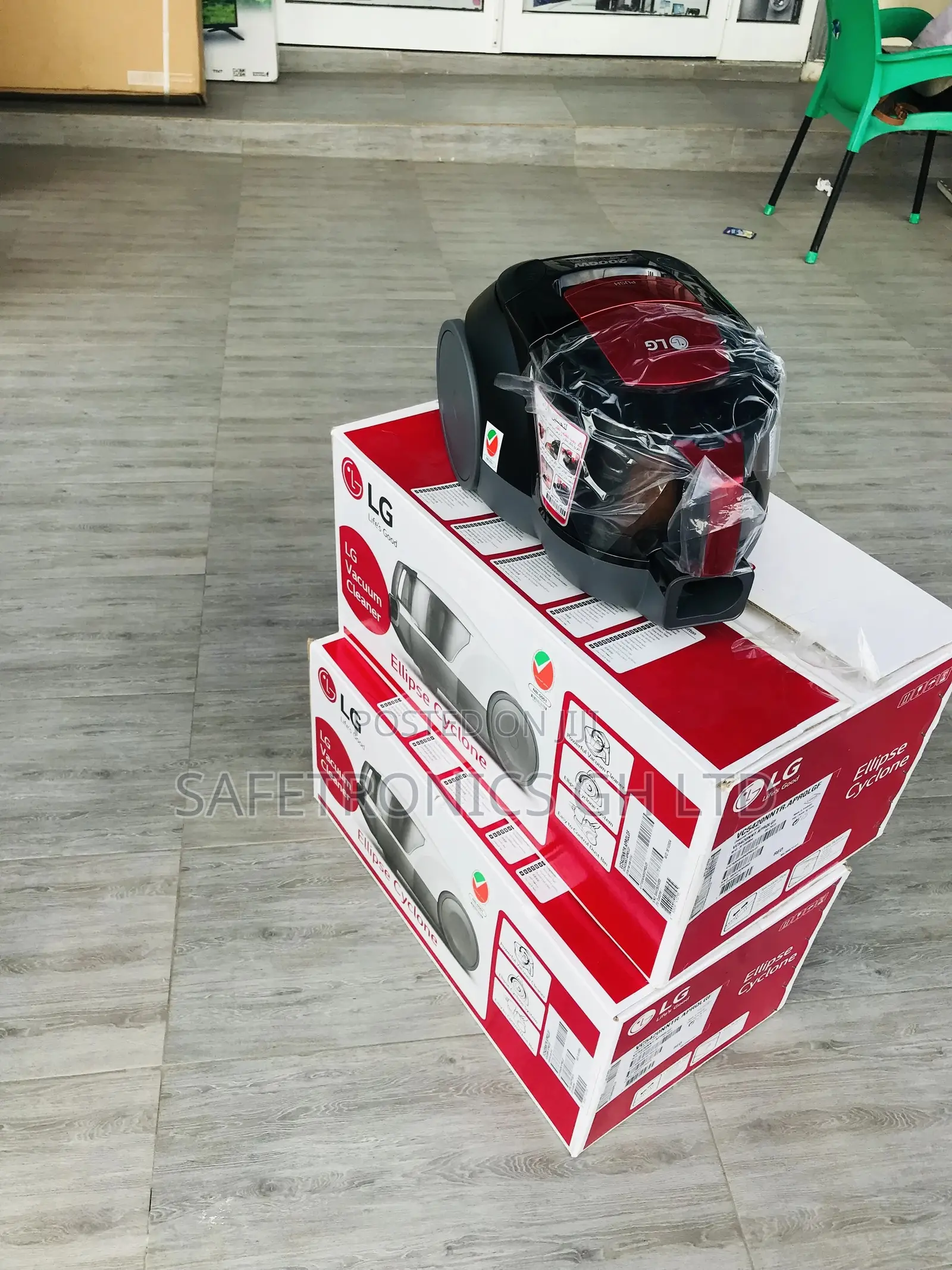 Discount Lg White/Red 2000W VC5420NNTR 
