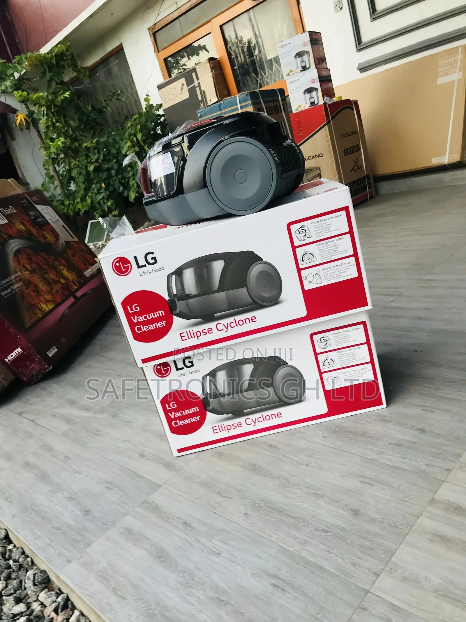 Design 2000W Electric Vacuum Cleaner VC5420NNTR Lg