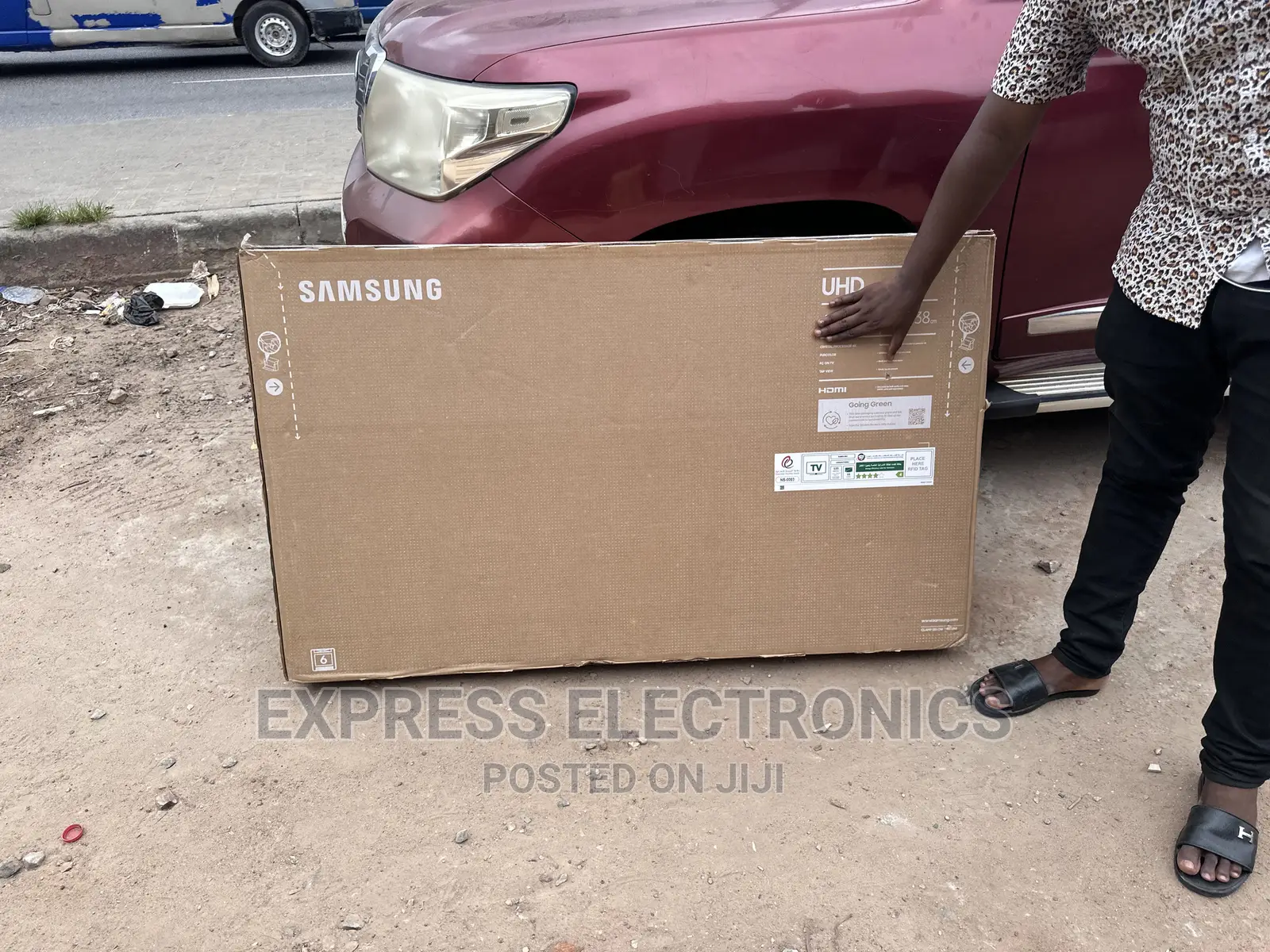 Various and Fast Connections Samsung 55”Bu8000 Uhd 2022