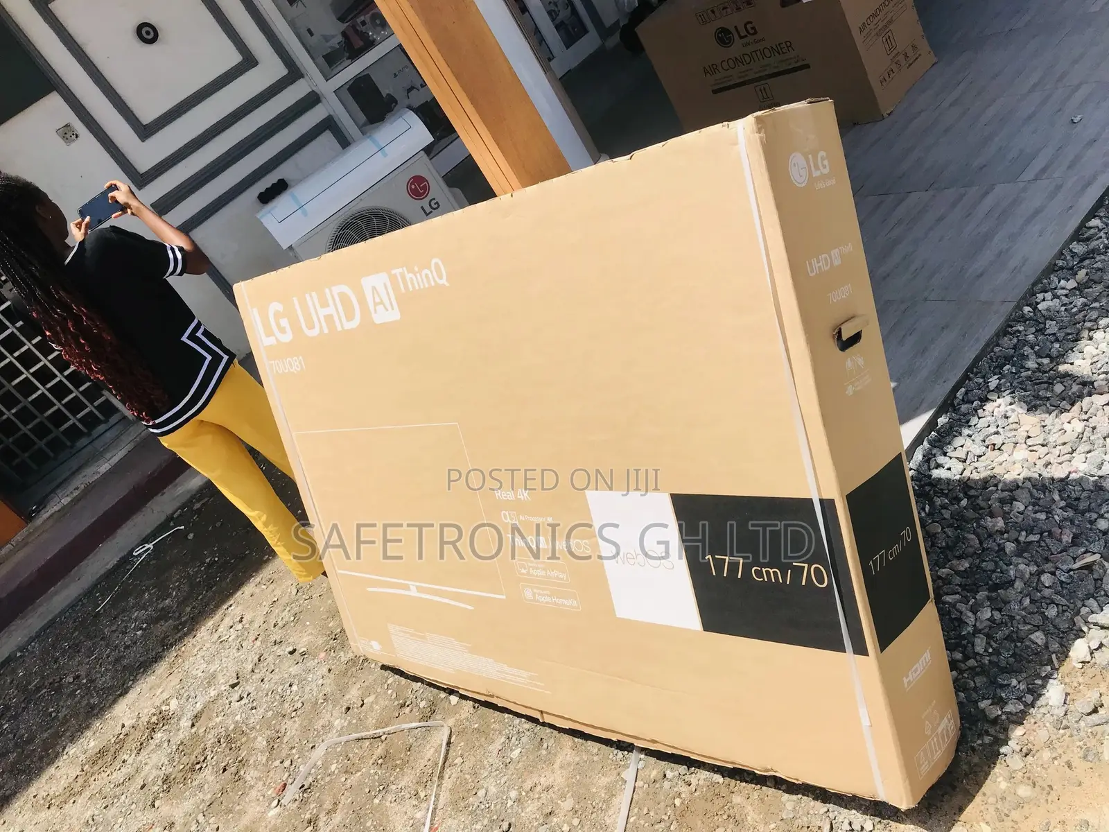 UQ81 LED Glossy Smart Crystal Lg  70 Inches