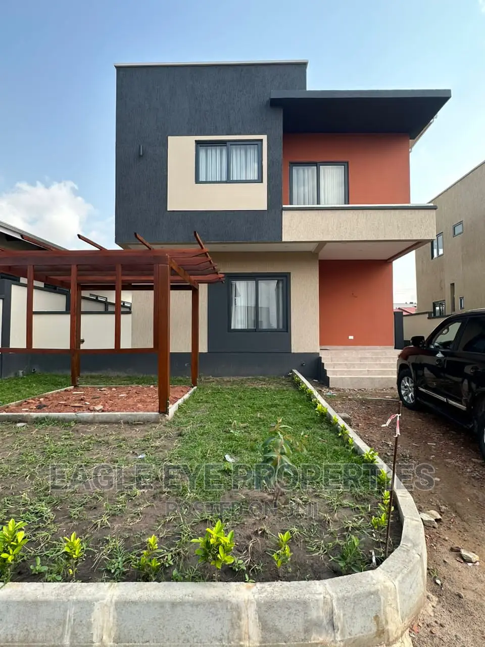 4bdrm Townhouse/Terrace in Oyarifa for sale