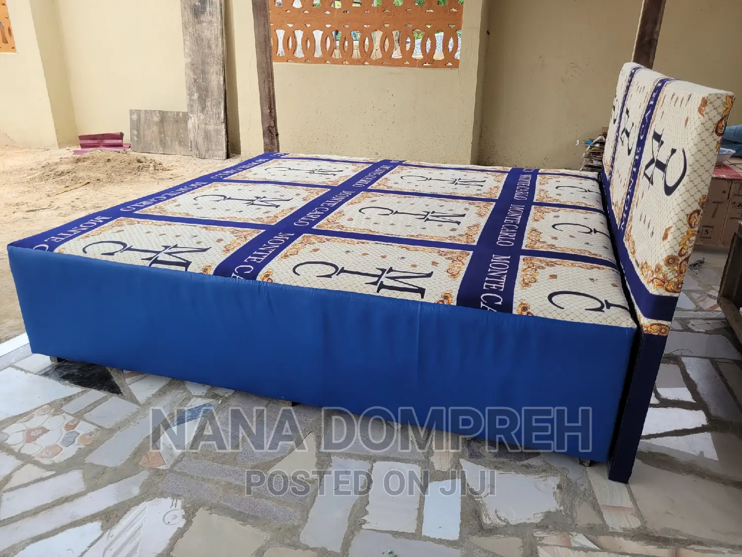 Inbuilt Queen Size Bed