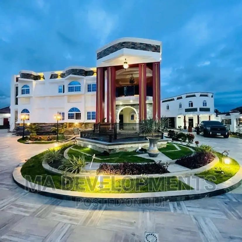8bdrm Maisonette in Ma Developments, Tema Metropolitan for sale