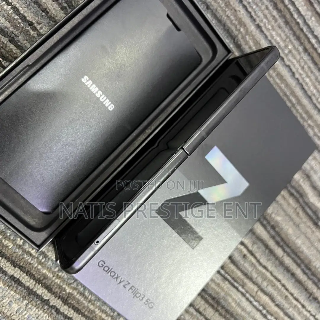 New Samsung Galaxy Z Flip3 5G 256 GB Black