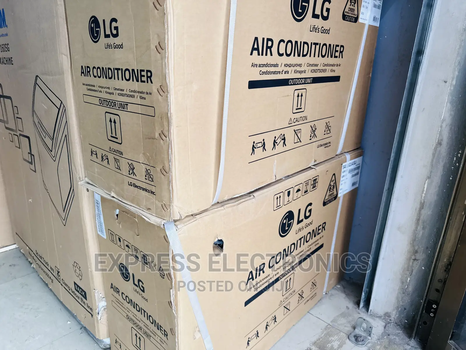 Quiet and Powerful Cooling LG Split R410 2.5hp AC White