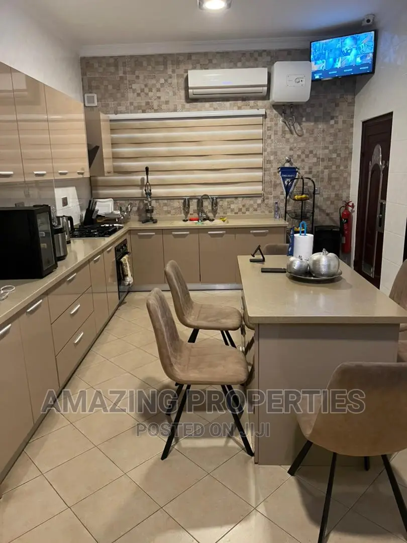 5bdrm House in East Legon for sale