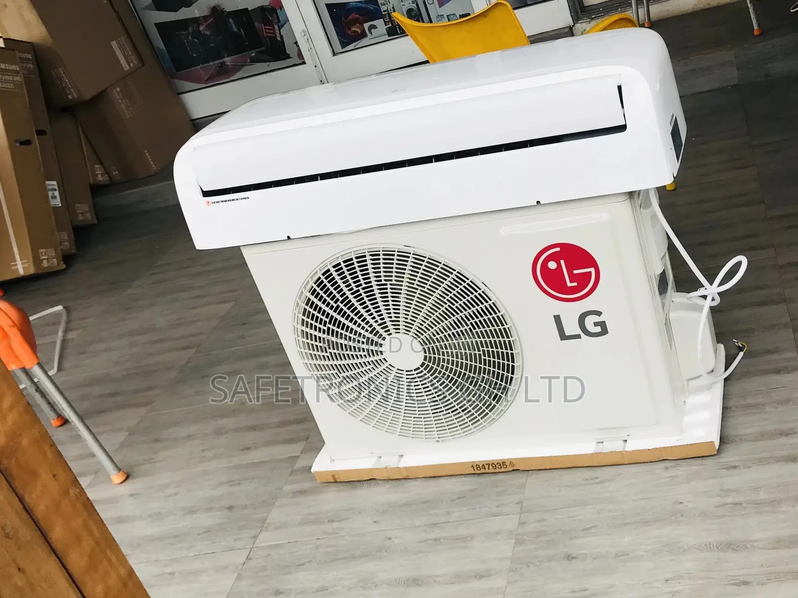Inventor AT-Q24GQSK1 White LG 2.5hp Split Airconditioner