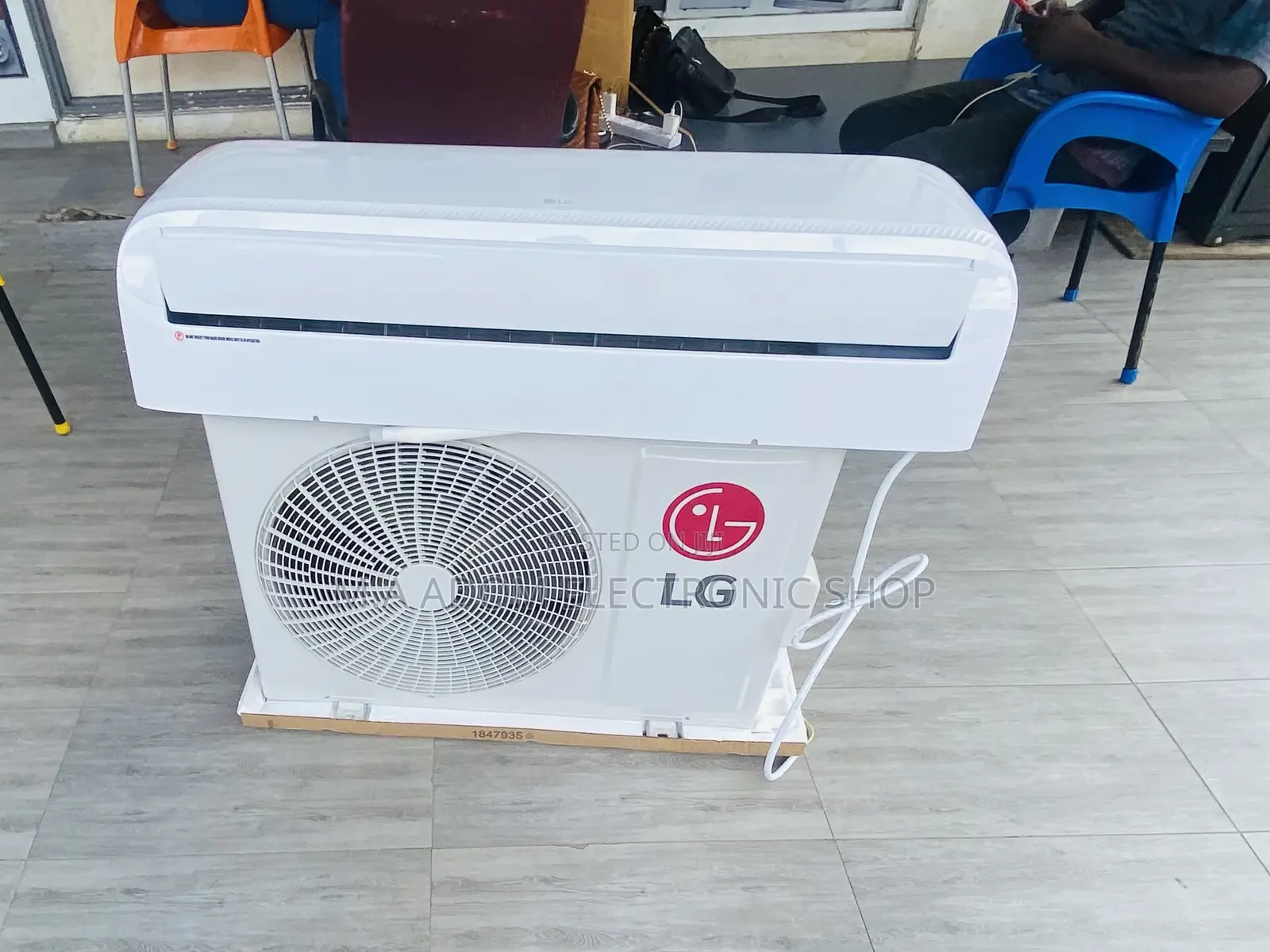 Fast Chilling LG 2.5hp Split Type Air Conditioner(R410).
