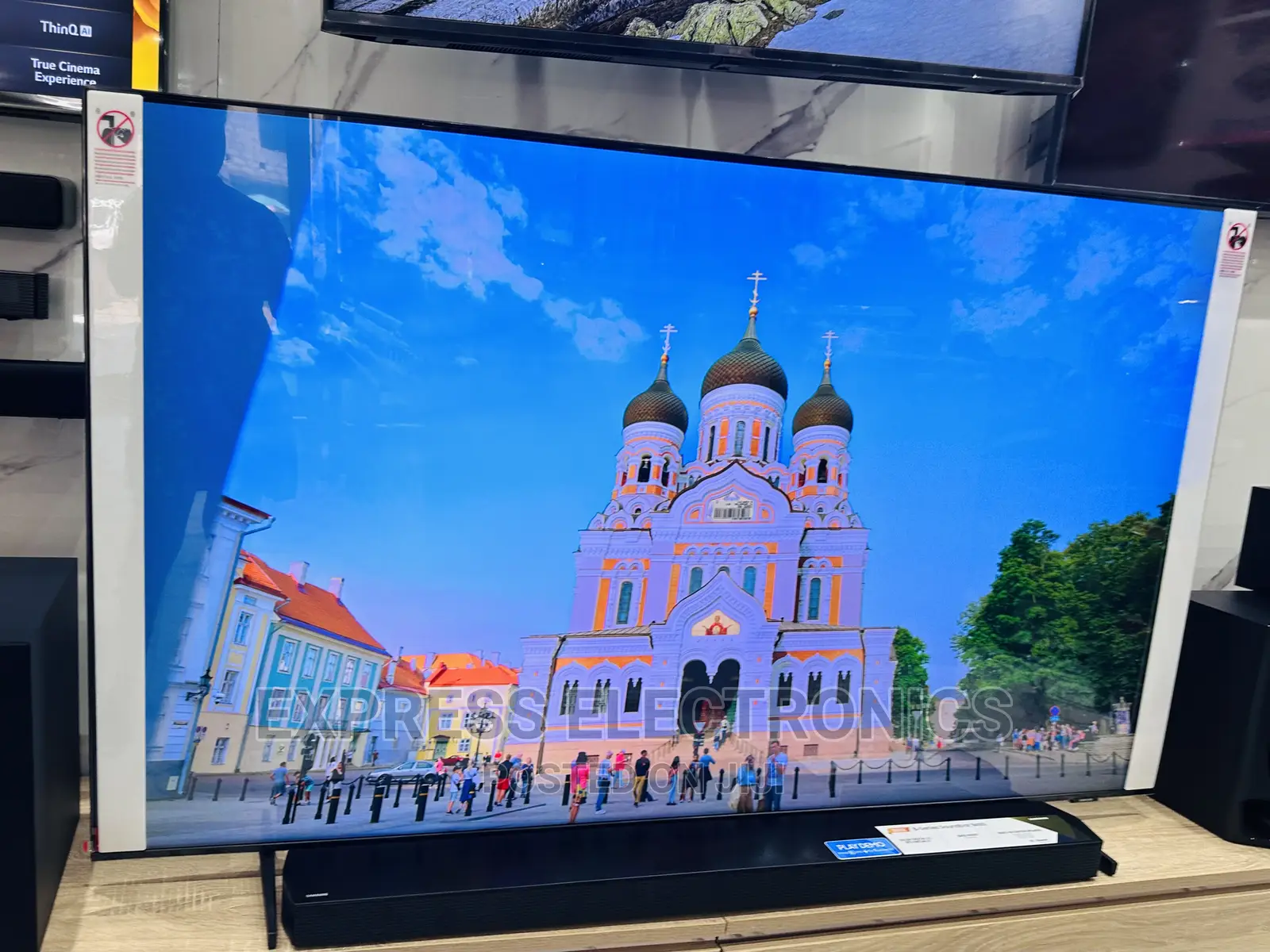 Realistic Contrast UHD Smart 65”Bu8000 Samsung Tv 