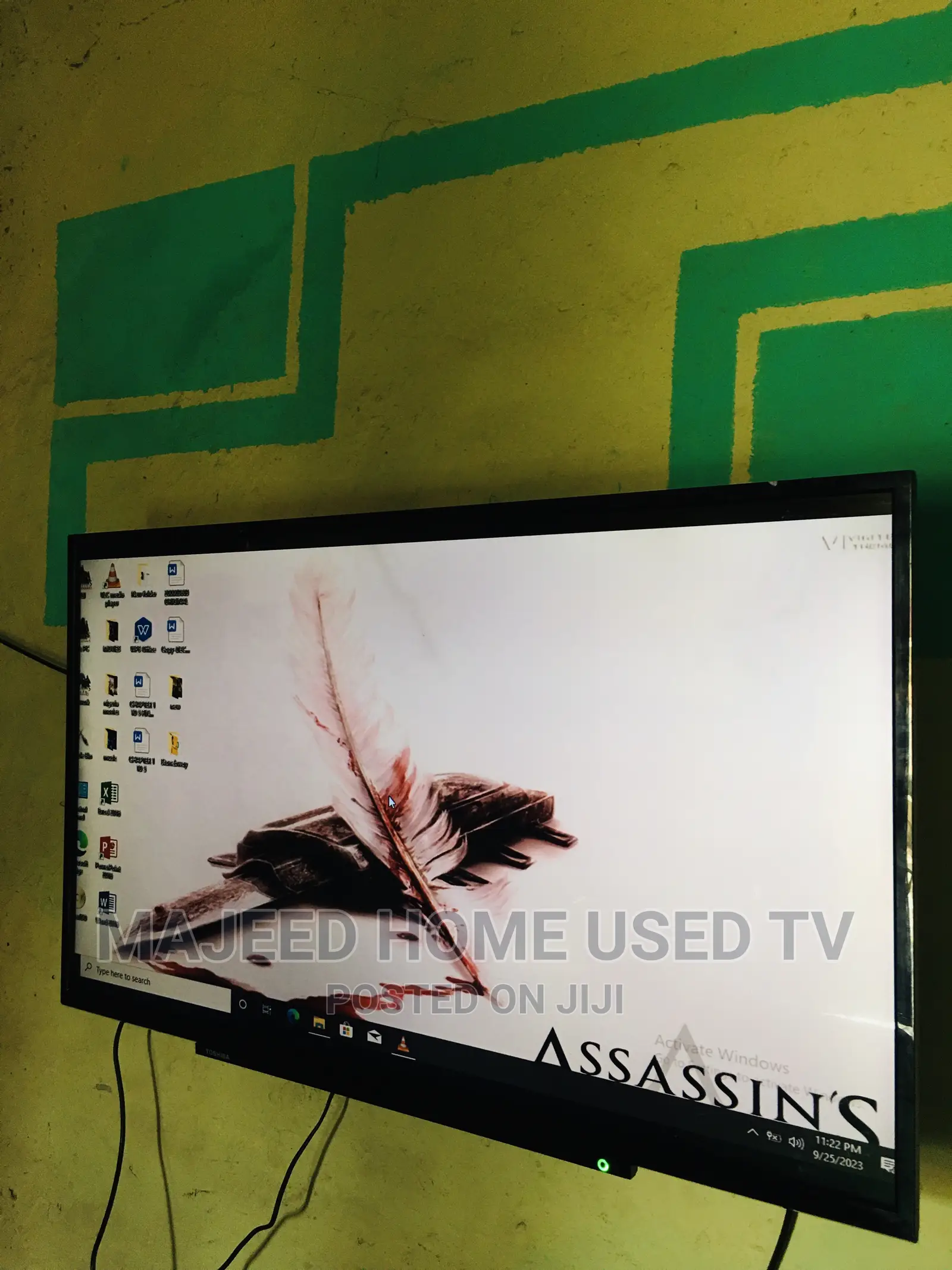 43inches TOSHIBA Digital Satellite Smart Tv