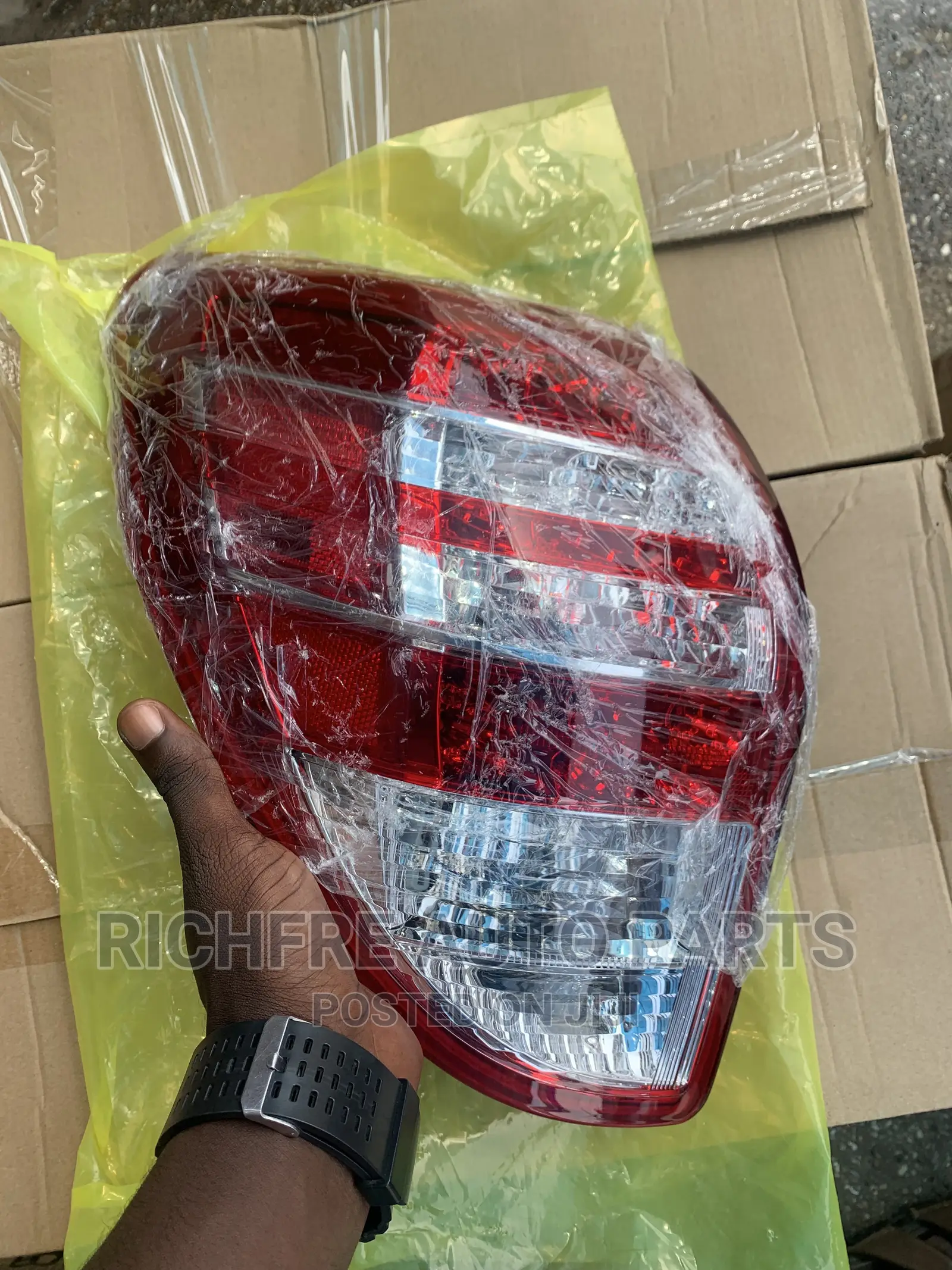 Toyota RAV 4 2010-2012 Tail Light