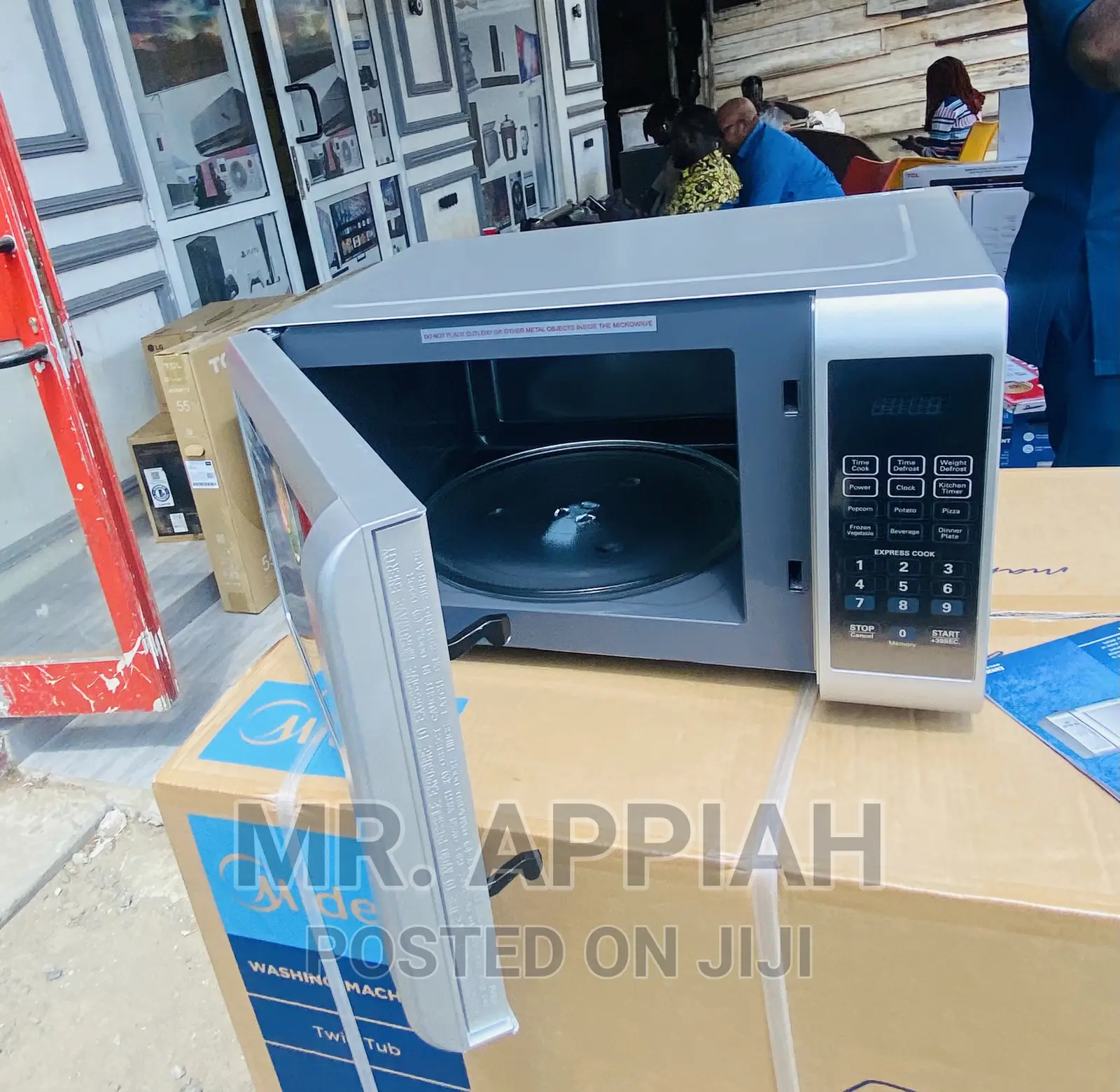Quick and Convenient Midea Countertop Microwave EM928ETB 