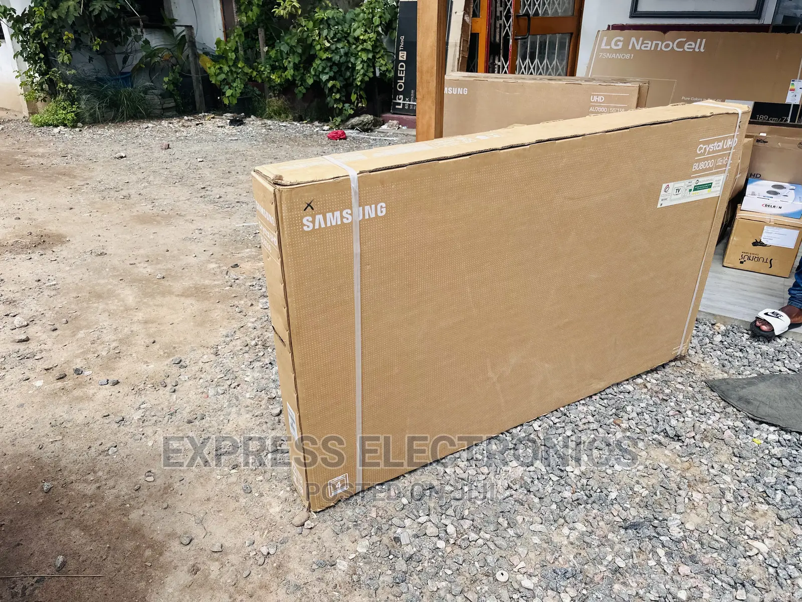 Experience Brilliant 65”Bu8000 UHD Smart Samsung Tv 