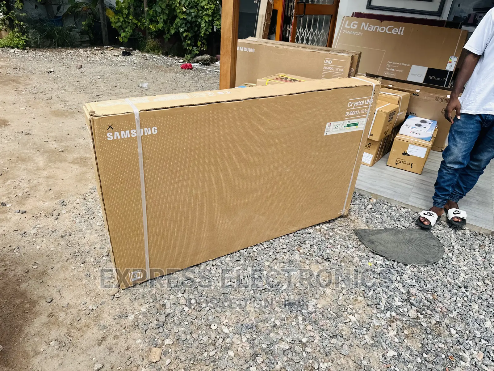 Get Smart 65”Bu8000 Samsung UHD Smart Tv Glossy