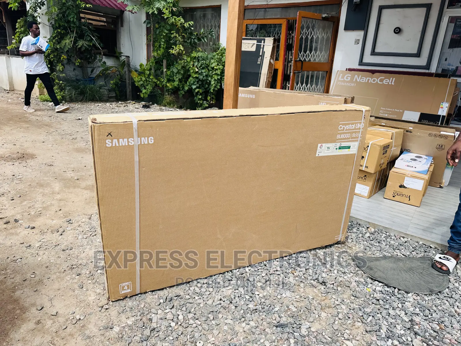 Look Very Stylish Samsung UHD Smart 65”Bu8000 Tv 