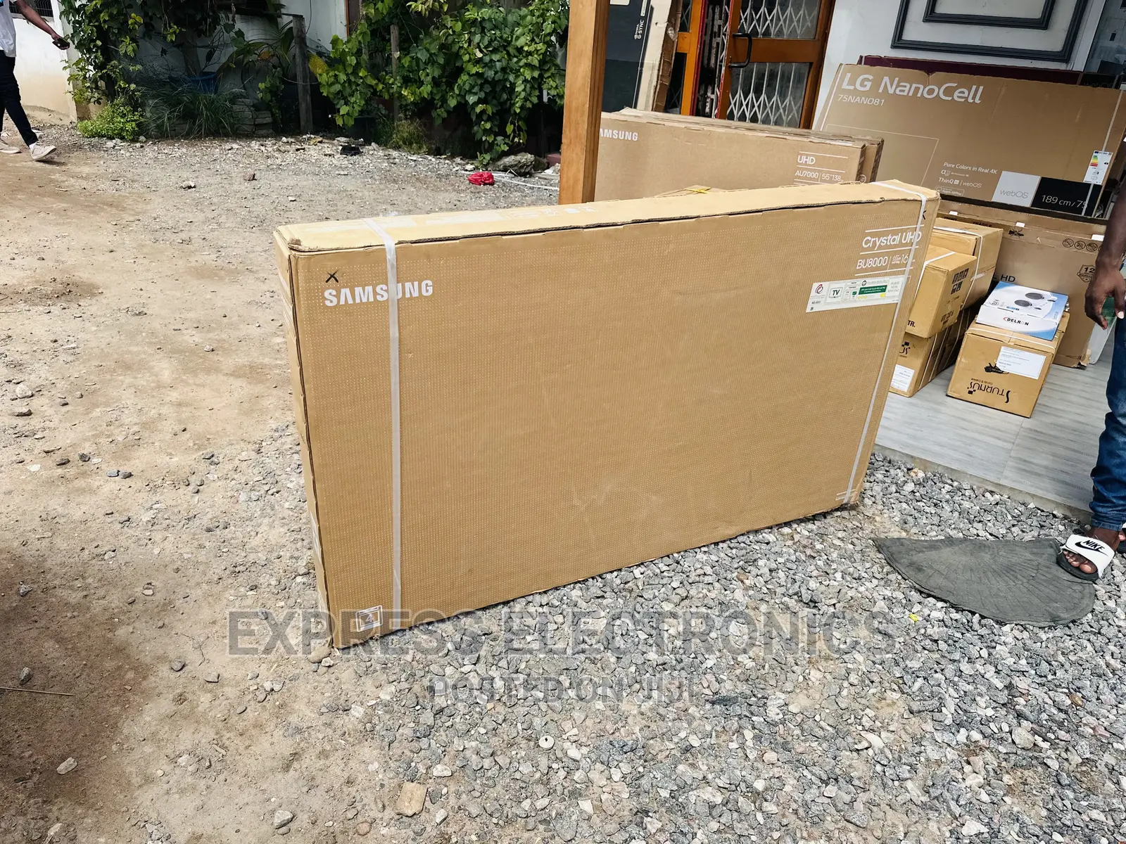 Look Very Stylish Samsung UHD Smart 65”Bu8000 Tv 