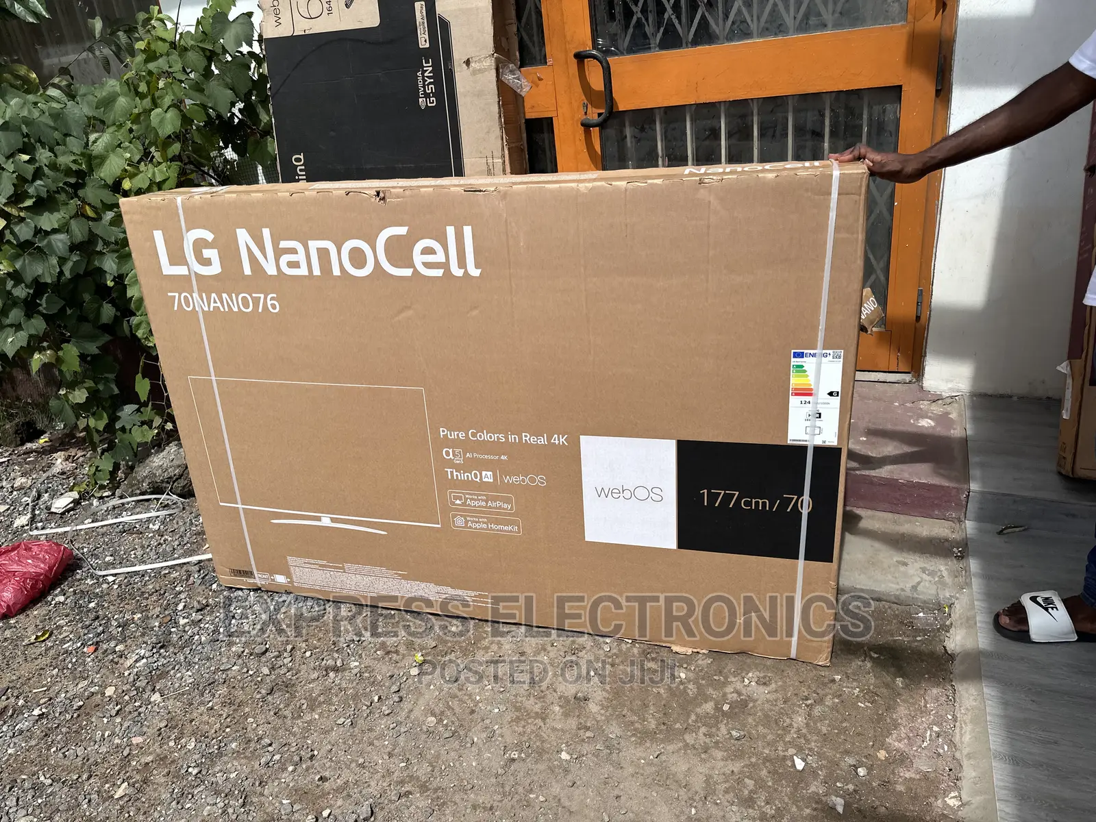 Mesmeric Sleek UHD Smart 70”Nano81 LG TV 