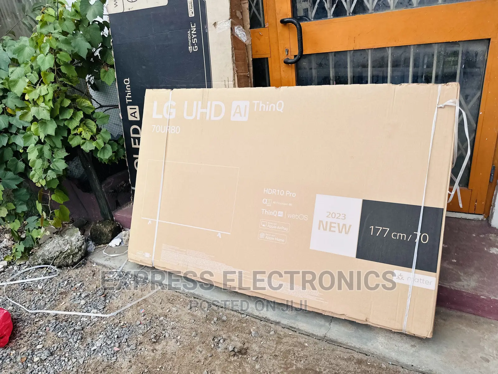 Treu Cinema  UHD Smart Glossy Lg 70”UR80003