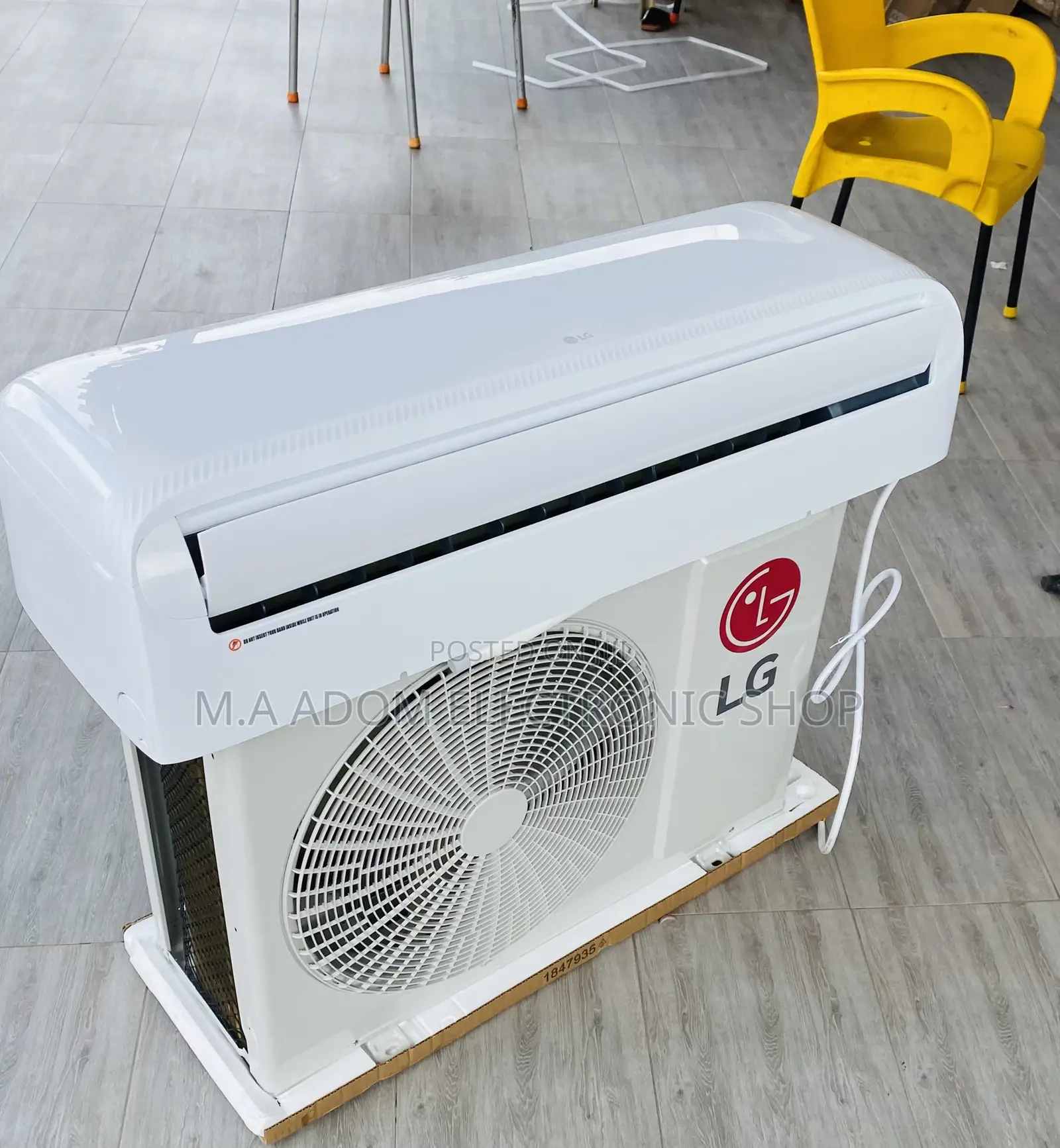Authentic LG 2.5hp Air Conditioner Available(White) 