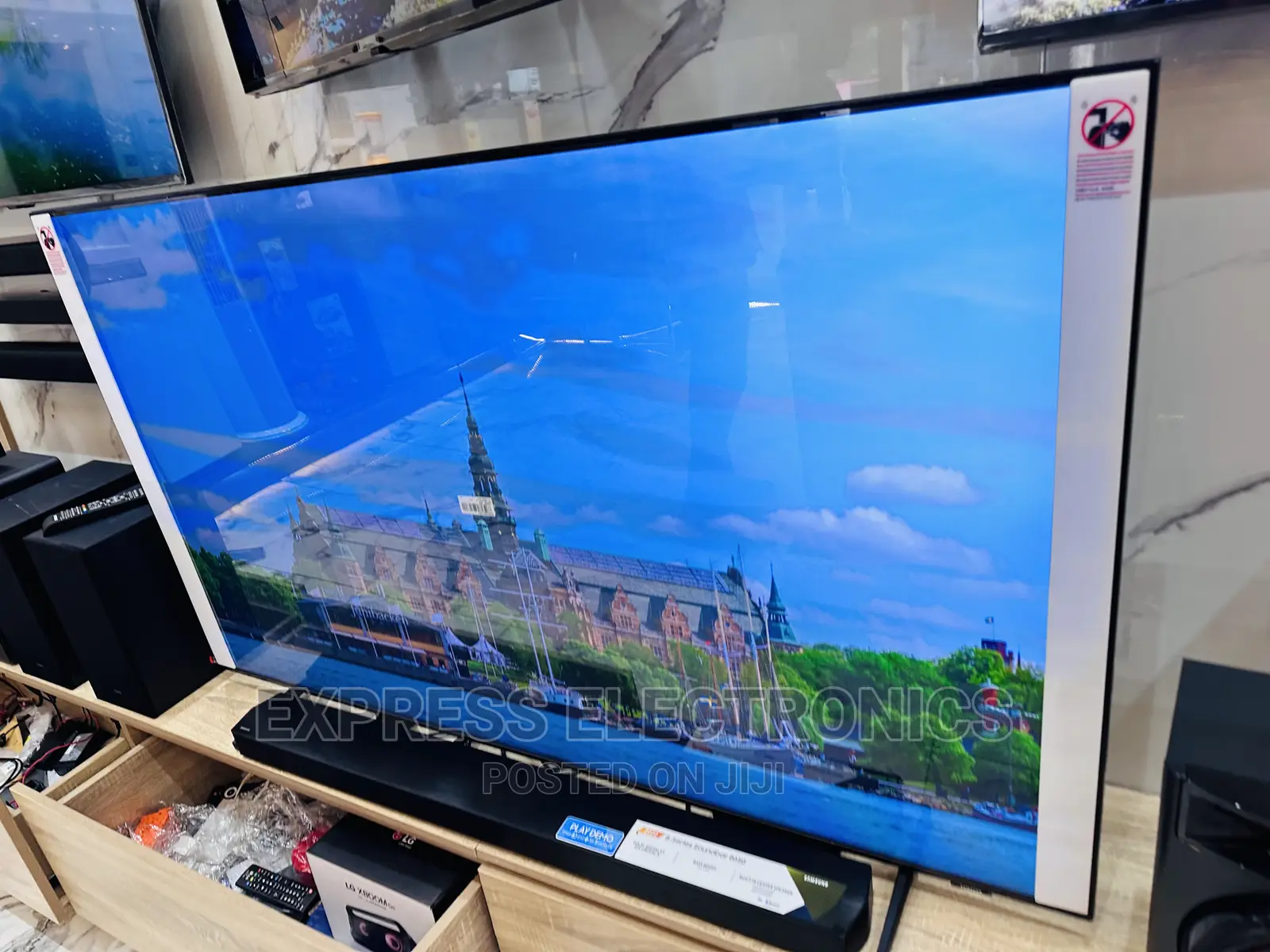 Unleash the Power With 75”Cu7172 UHD Smart Samsung Tv 