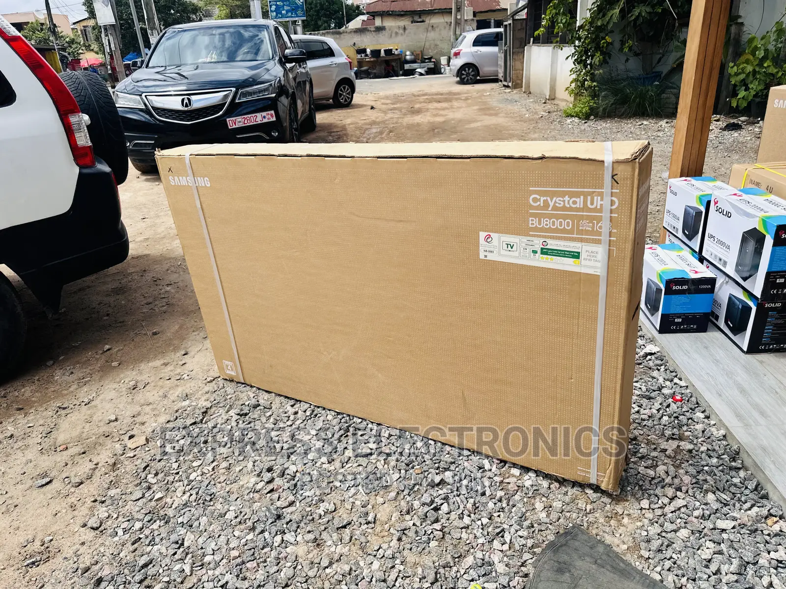 Look Very Cute  Samsung UHD Smart Screen 65”Au7092