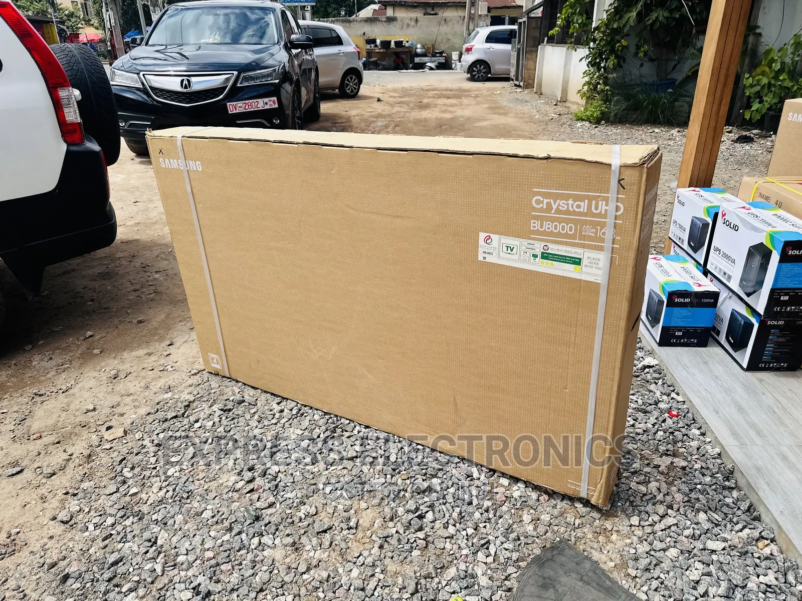 Look Very Cute  Samsung UHD Smart Screen 65”Au7092