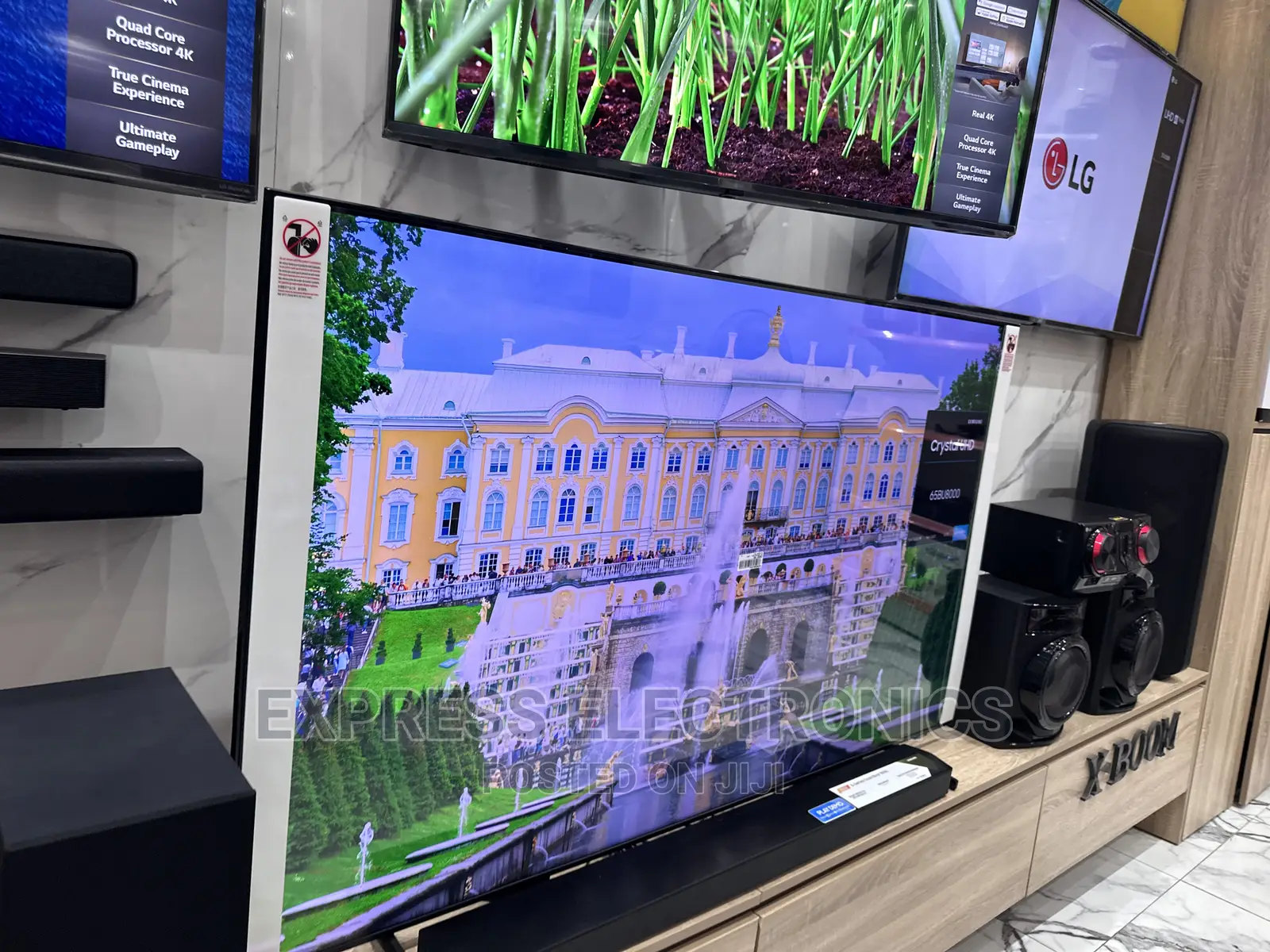 Immersive Yourself in UHD Smart Samsung 65”Cu8002