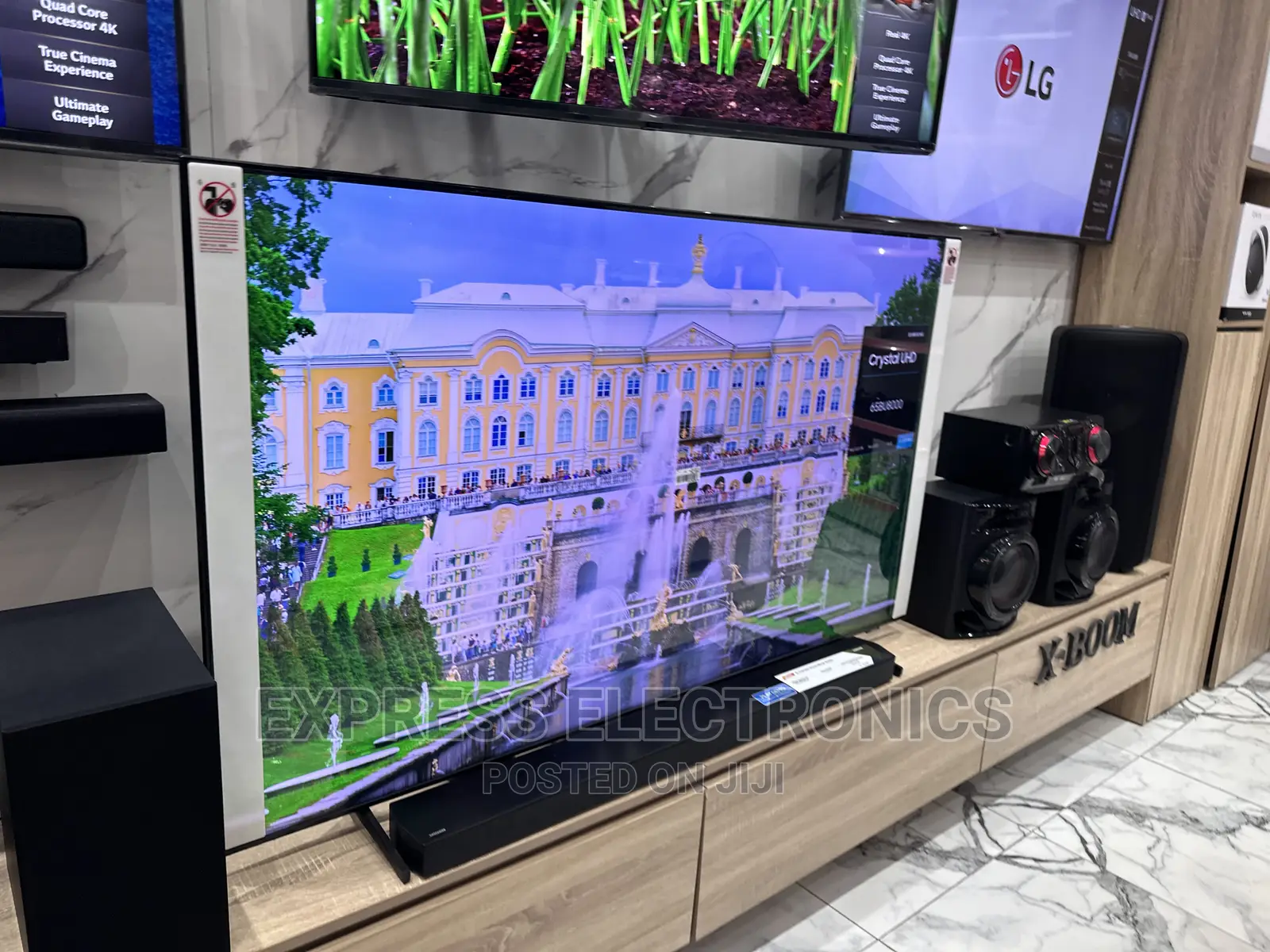 Immersive Yourself in UHD Smart Samsung 65”Cu8002