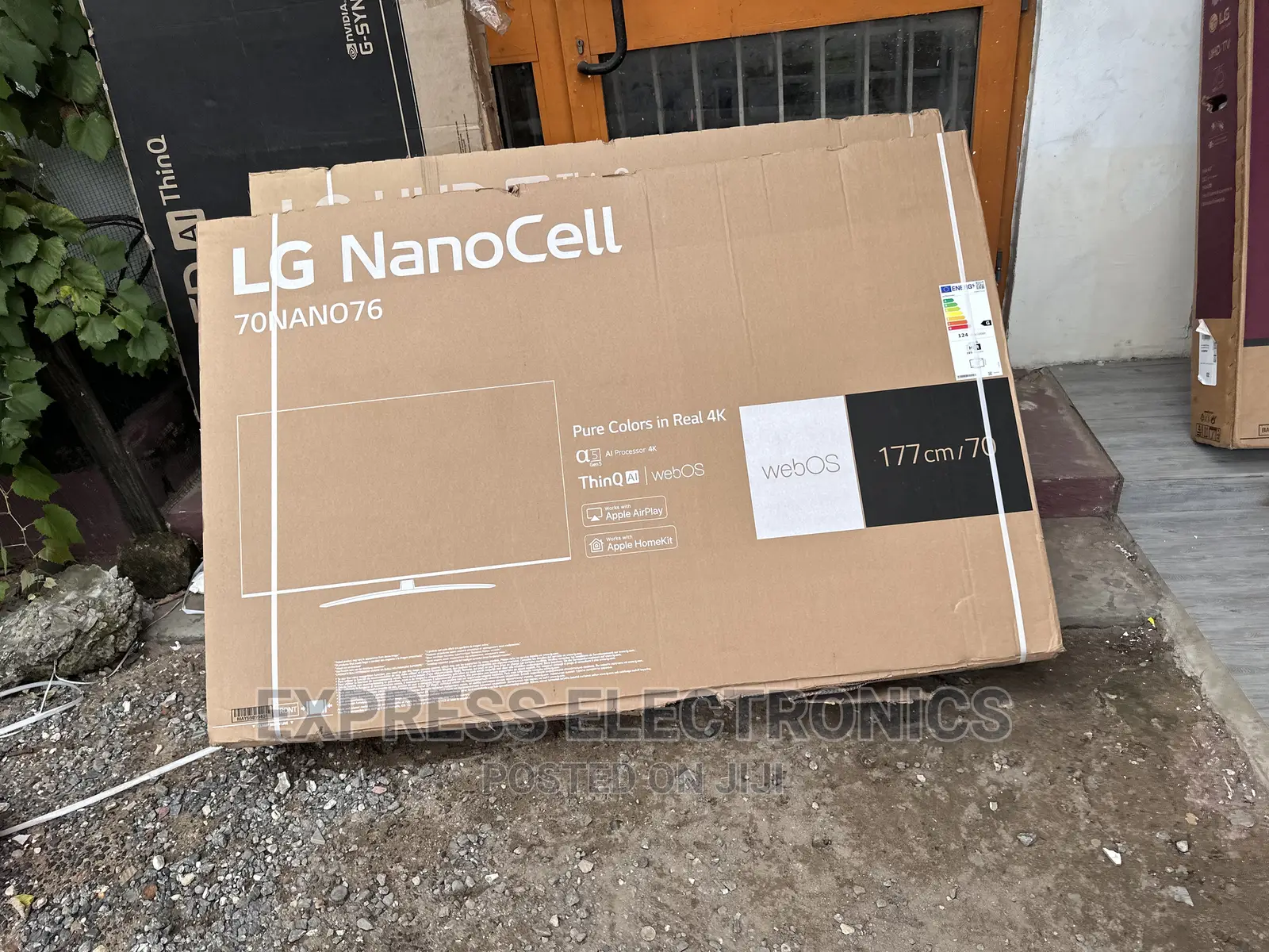 Intelligent Signals Processing UHD 70”Nano81 Smart LG
