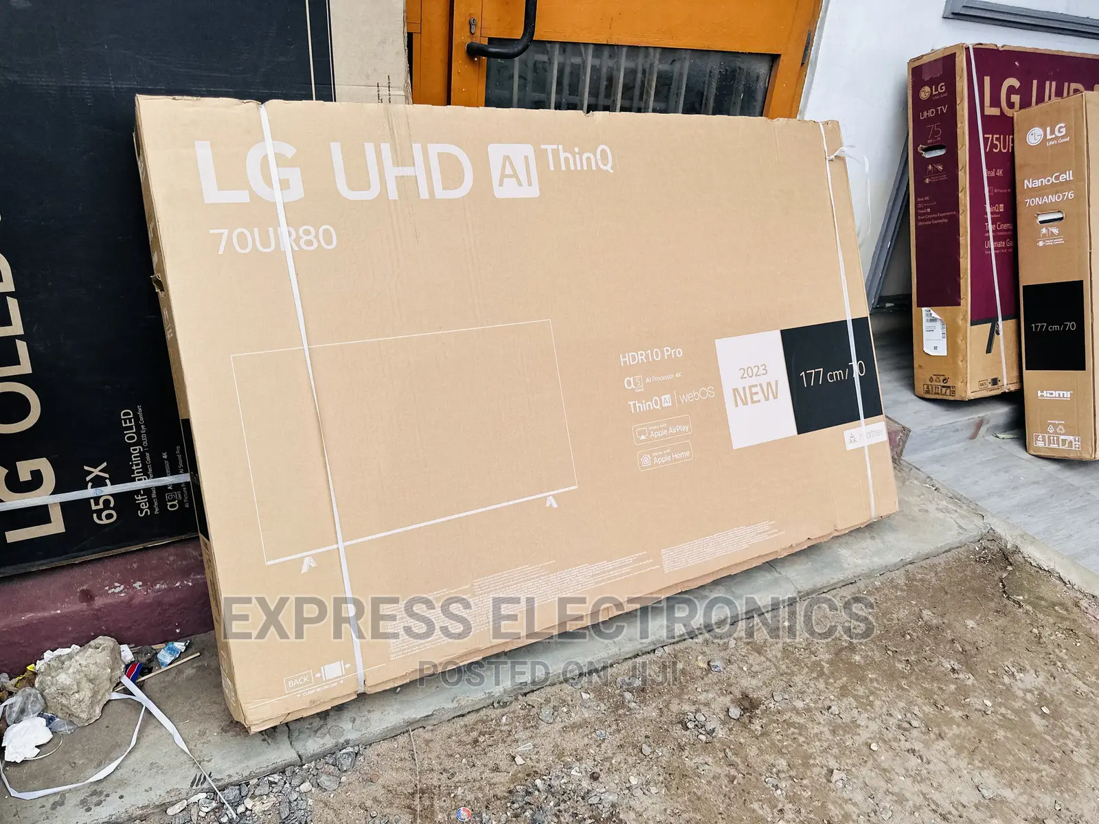 Superior Sleek Slim UHD Smart 70”UR8003 LG Tv
