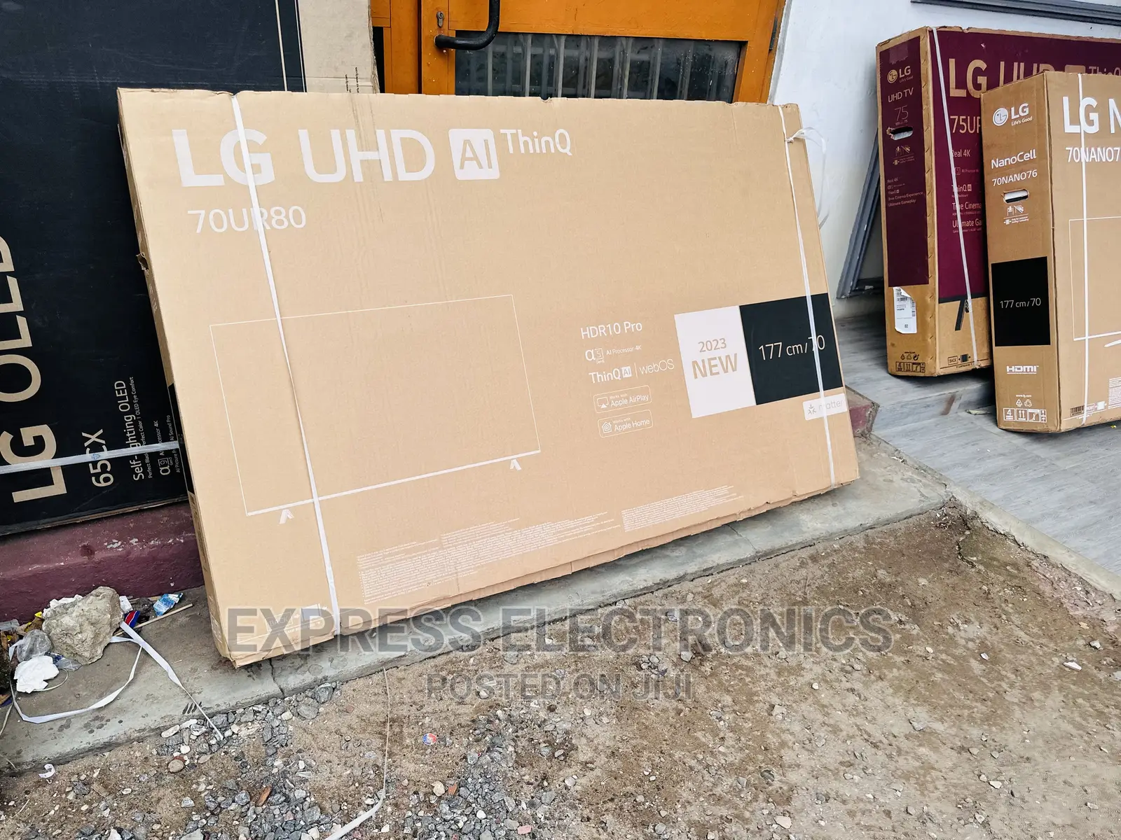 Superior Sleek Slim UHD Smart 70”UR8003 LG Tv
